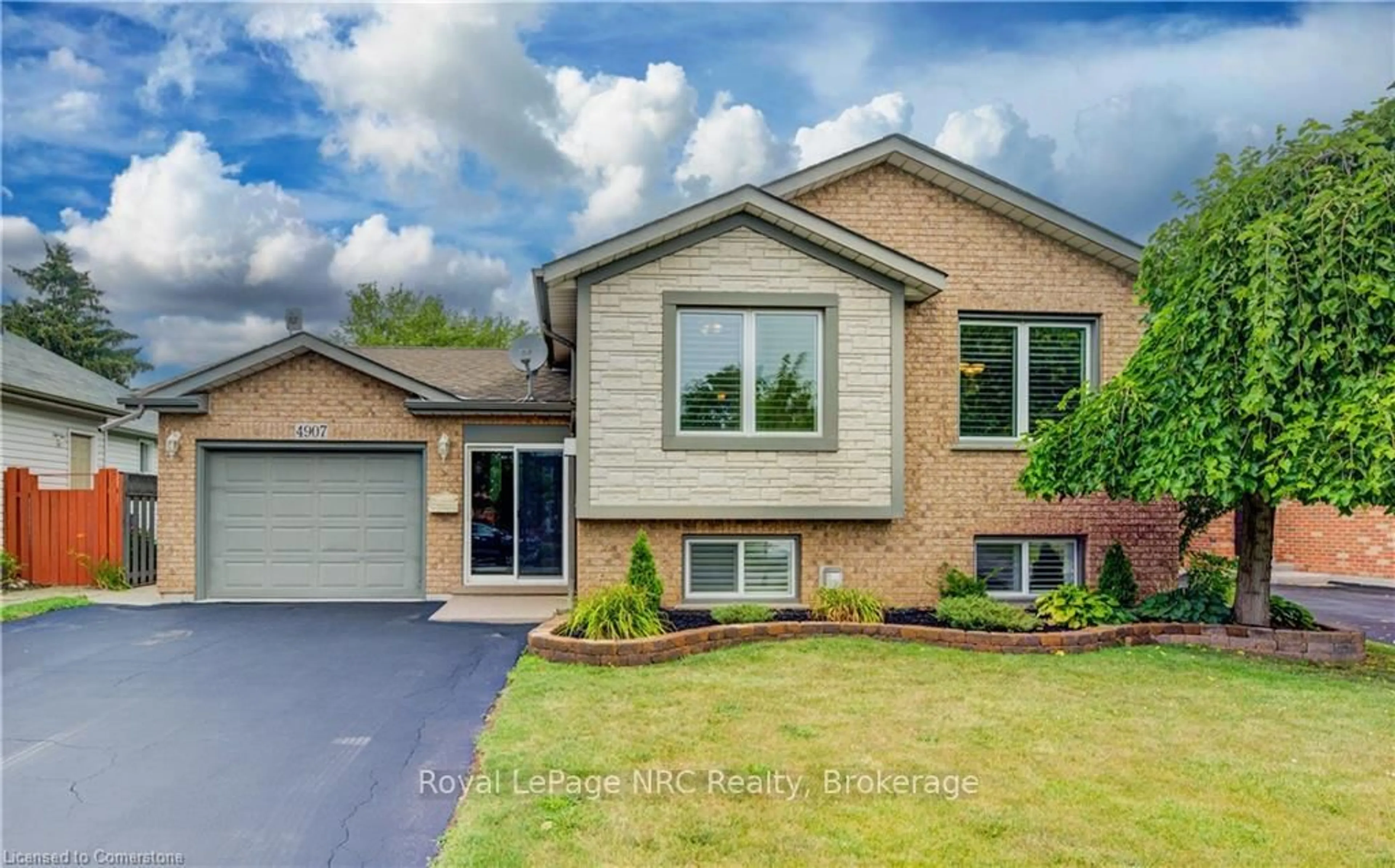 Home with brick exterior material, street for 4907 Alexandra Ave, Lincoln Ontario L0R 1B5