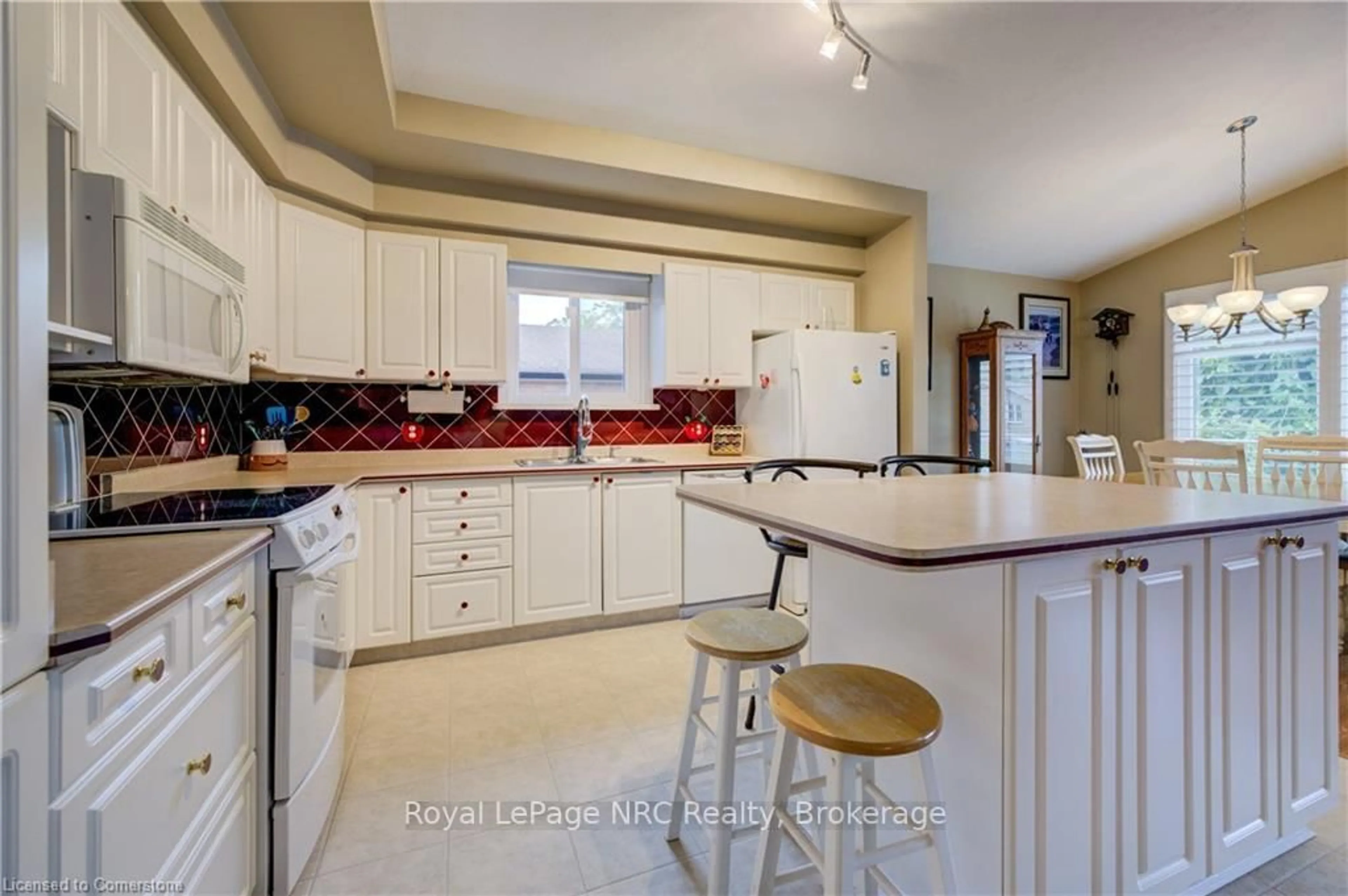 Open concept kitchen, ceramic/tile floor for 4907 Alexandra Ave, Lincoln Ontario L0R 1B5