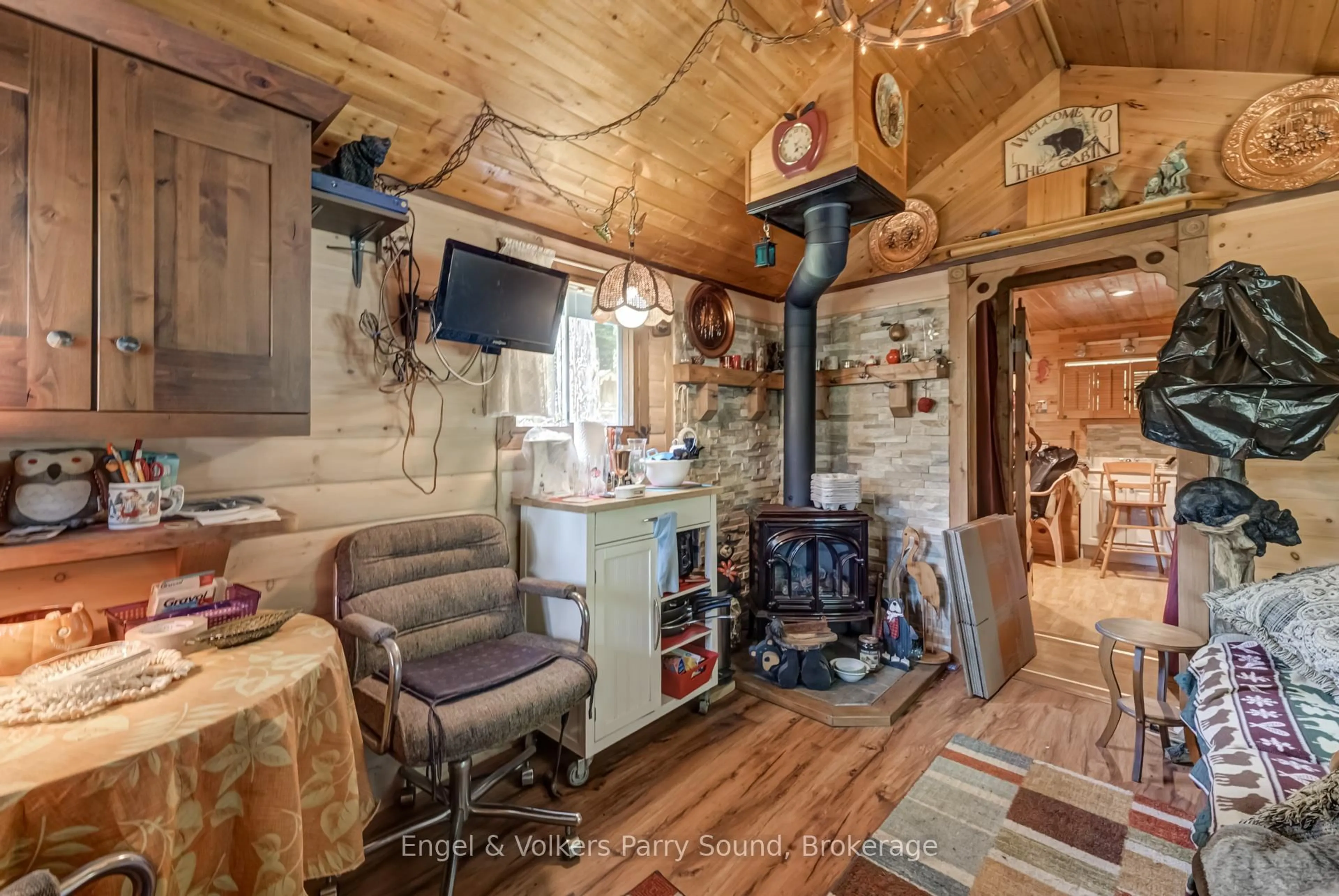 Rustic kitchen, unknown for 382 Oastler Park Rd, Seguin Ontario P2A 2W8