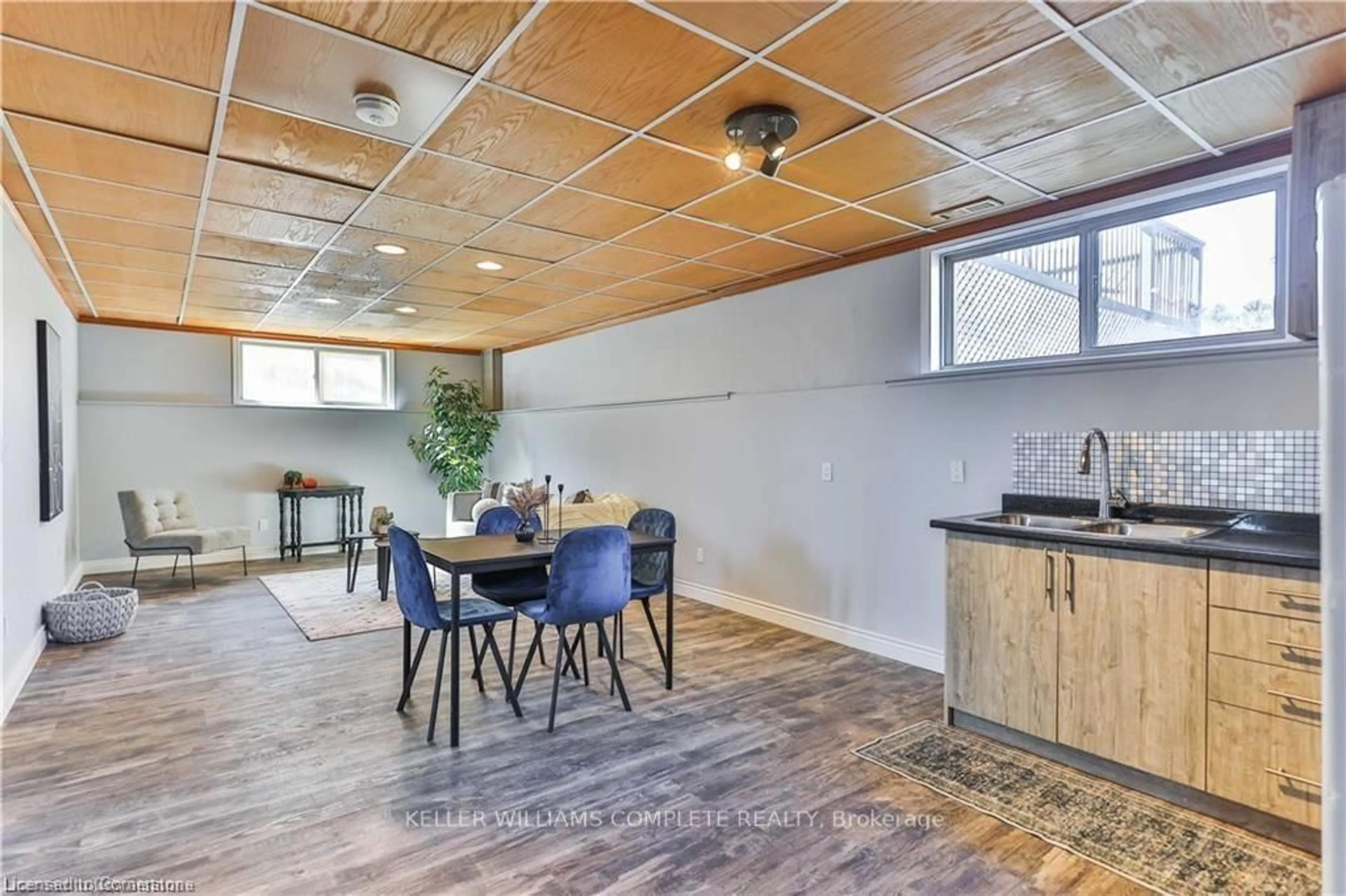 Open concept kitchen, unknown for 98 THOMAS Ave, Brantford Ontario N3S 7V4