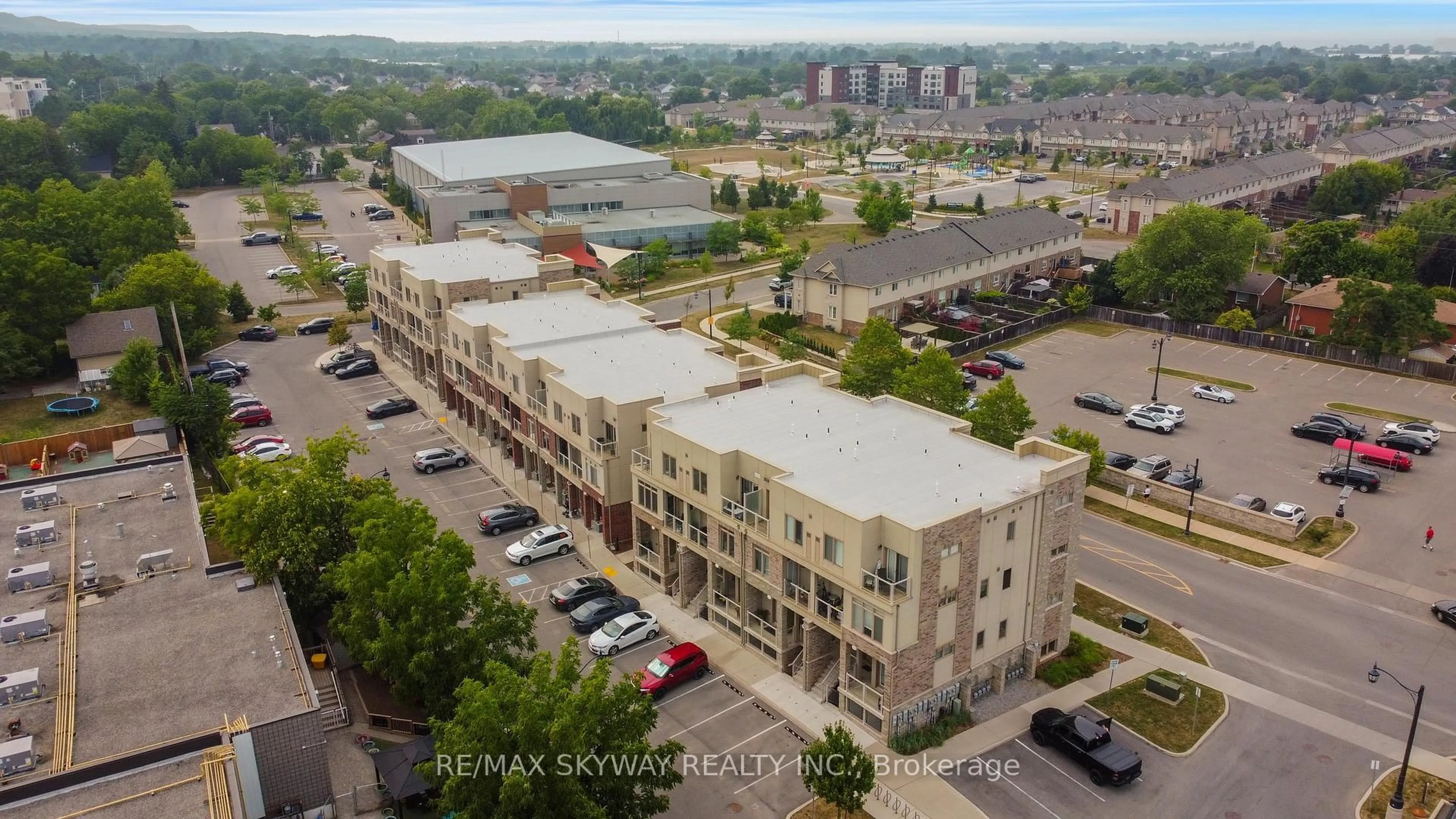 A pic from outside/outdoor area/front of a property/back of a property/a pic from drone, city buildings view from balcony for 5014 Serena Dr #10, Lincoln Ontario L0R 1B8