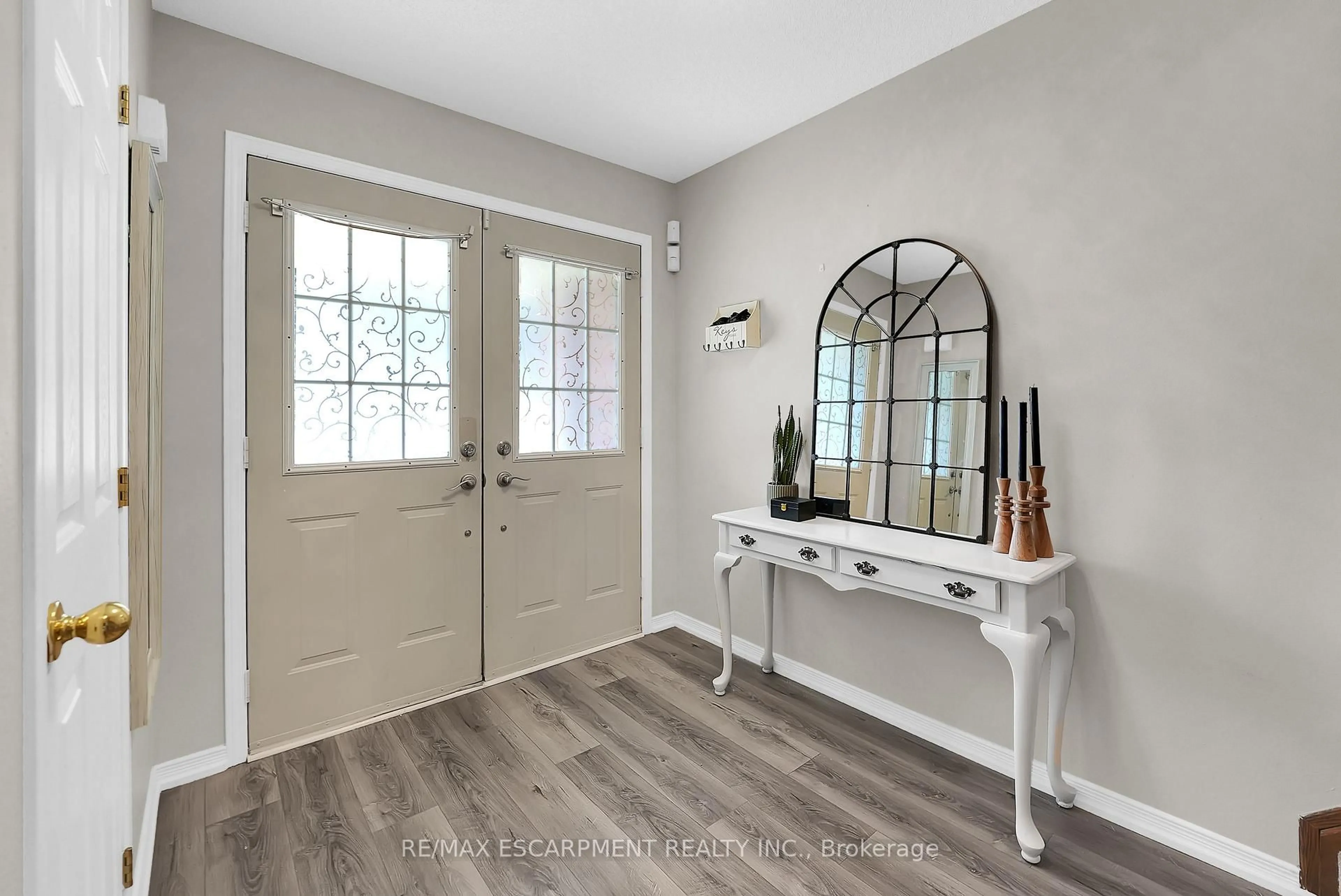 Indoor entryway for 6 Southbrook Dr, Hamilton Ontario L0R 1C0