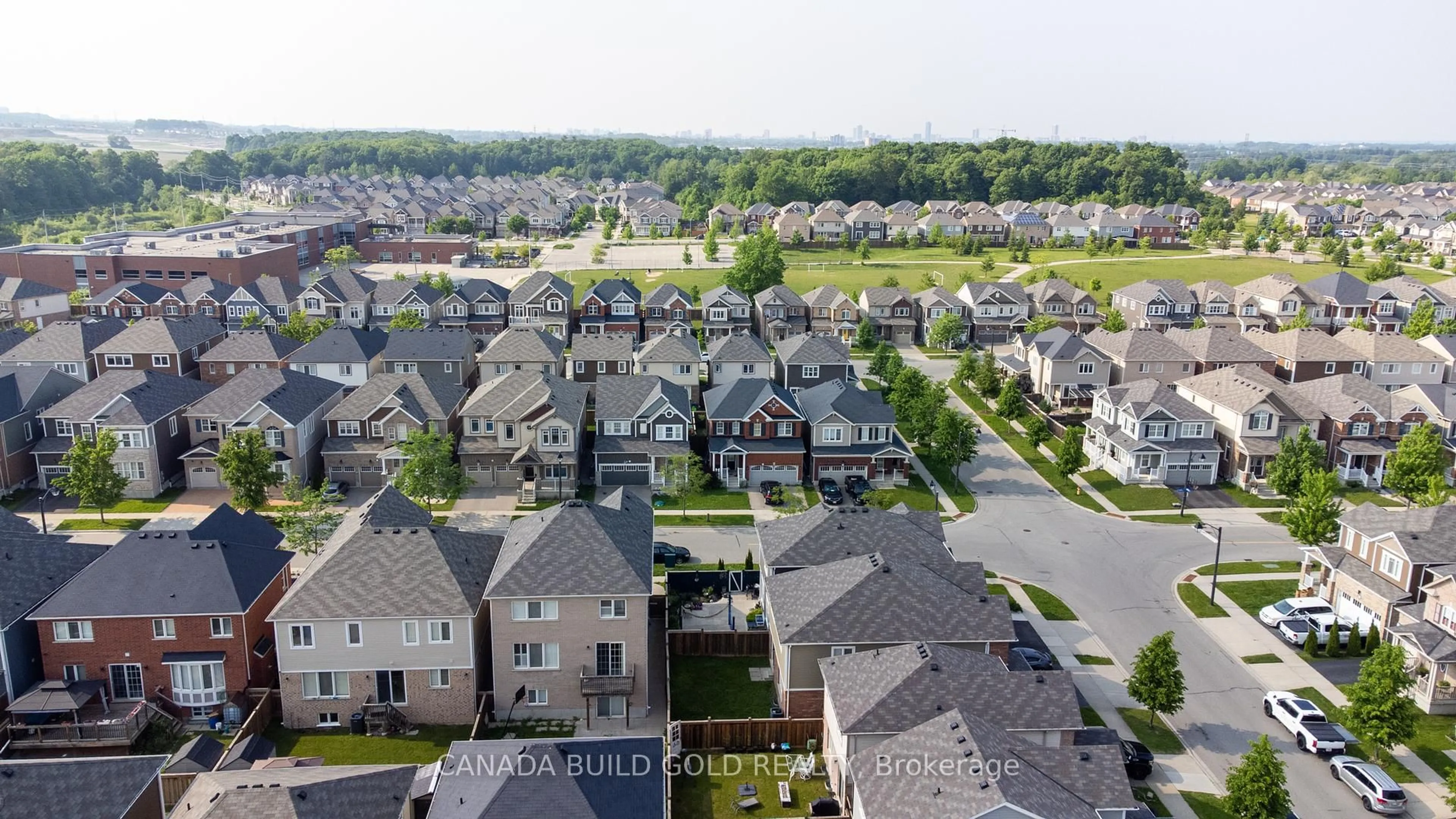 A pic from outside/outdoor area/front of a property/back of a property/a pic from drone, street for 66 Shoreacres Dr, Kitchener Ontario N2R 0K7