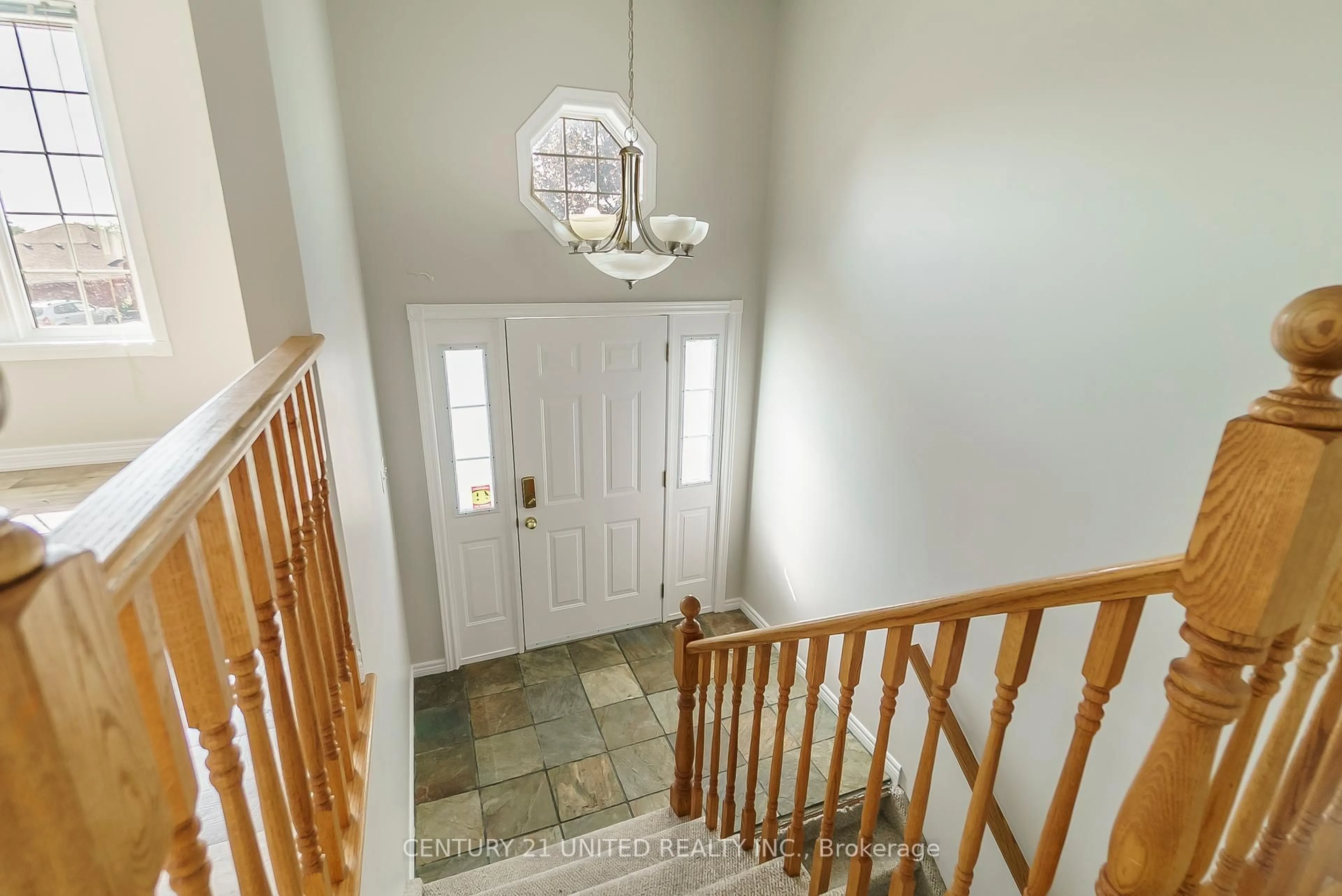 Indoor entryway for 1080 Afton Rd, Peterborough West Ontario K9J 8L2