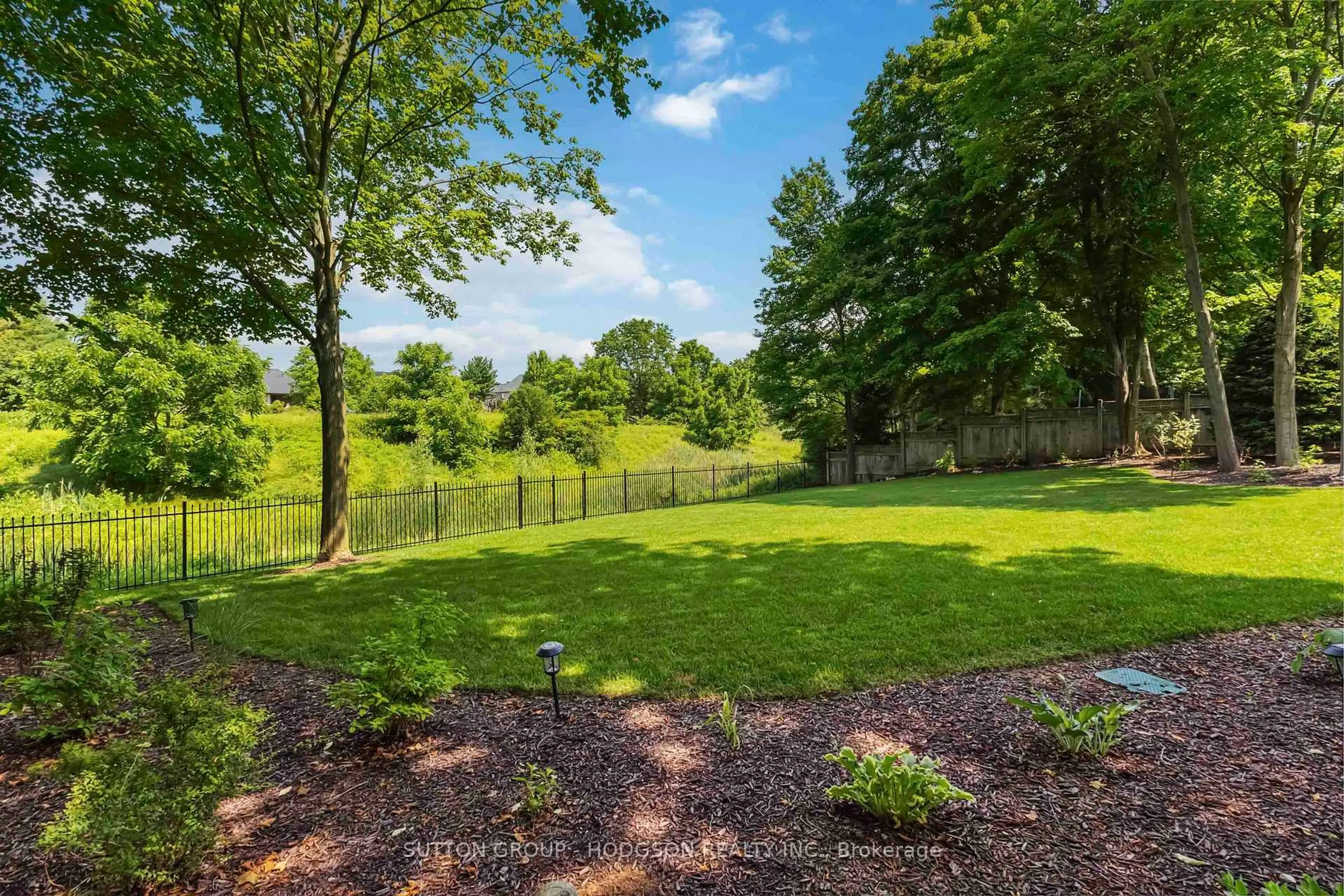 Patio, water/lake/river/ocean view for 90 Fitzwilliam Blvd, London North Ontario N6H 5H4