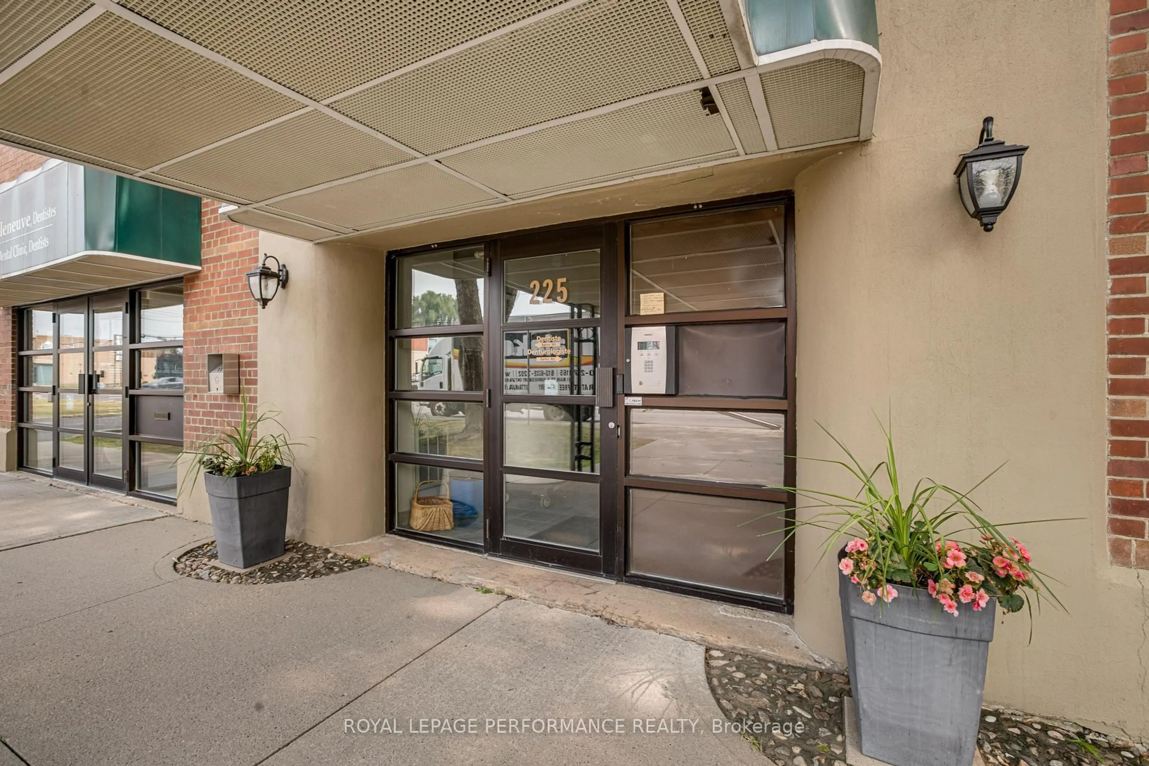 Indoor entryway for 225 Main St #304, Hawkesbury Ontario K6A 3R7