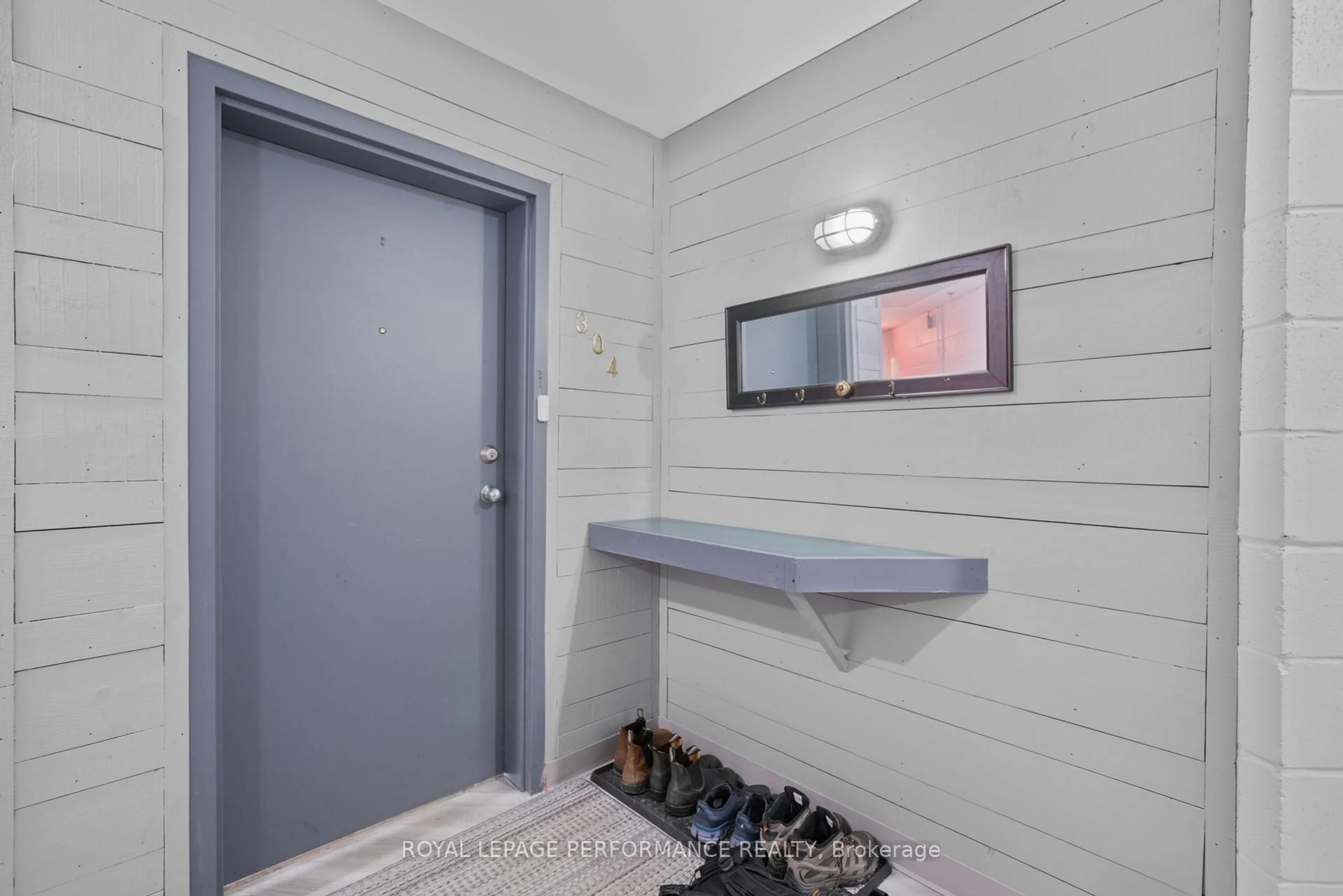 Indoor entryway for 225 Main St #304, Hawkesbury Ontario K6A 3R7