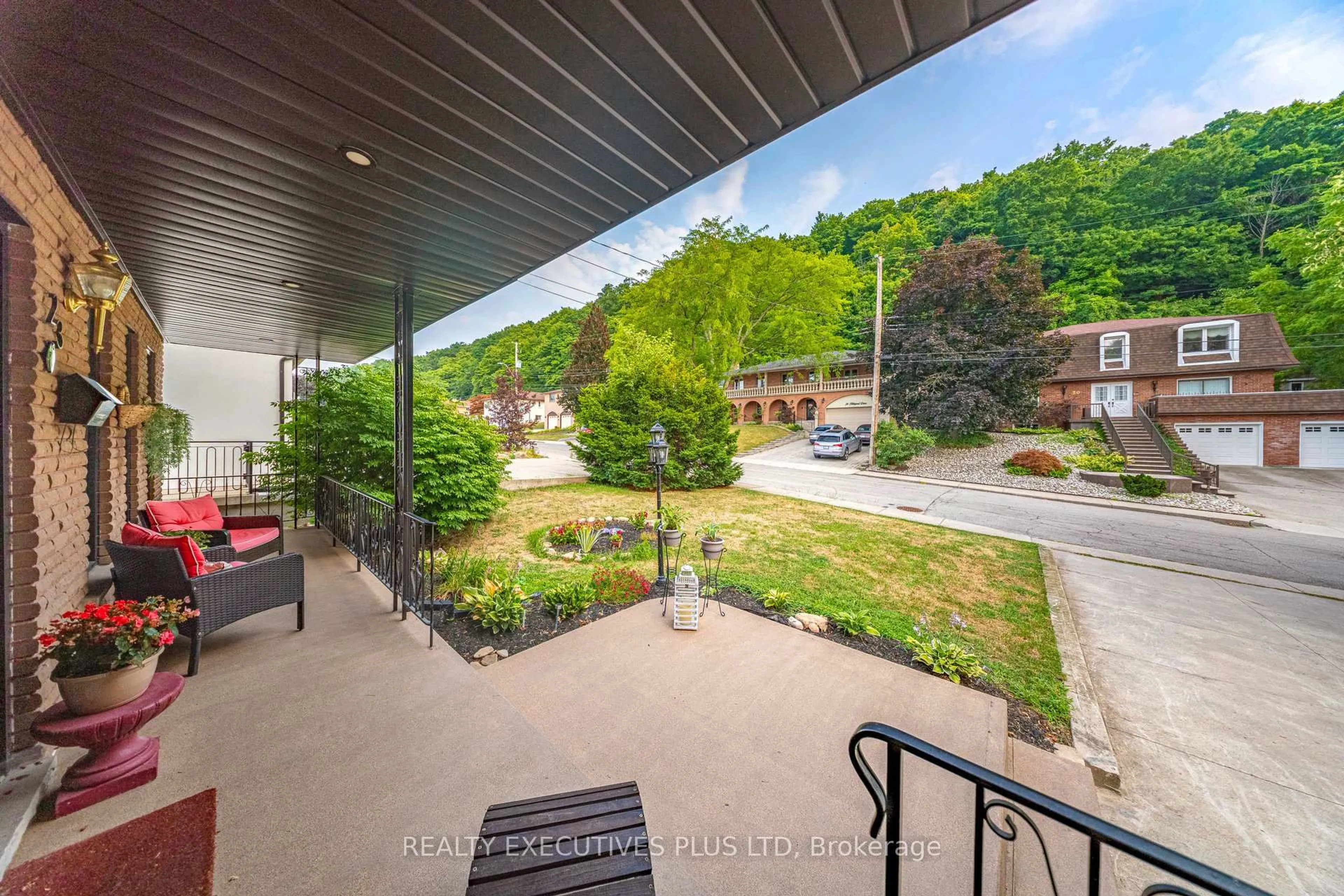 Patio, mountain view for 23 Hildegard Dr, Hamilton Ontario L8K 5S1