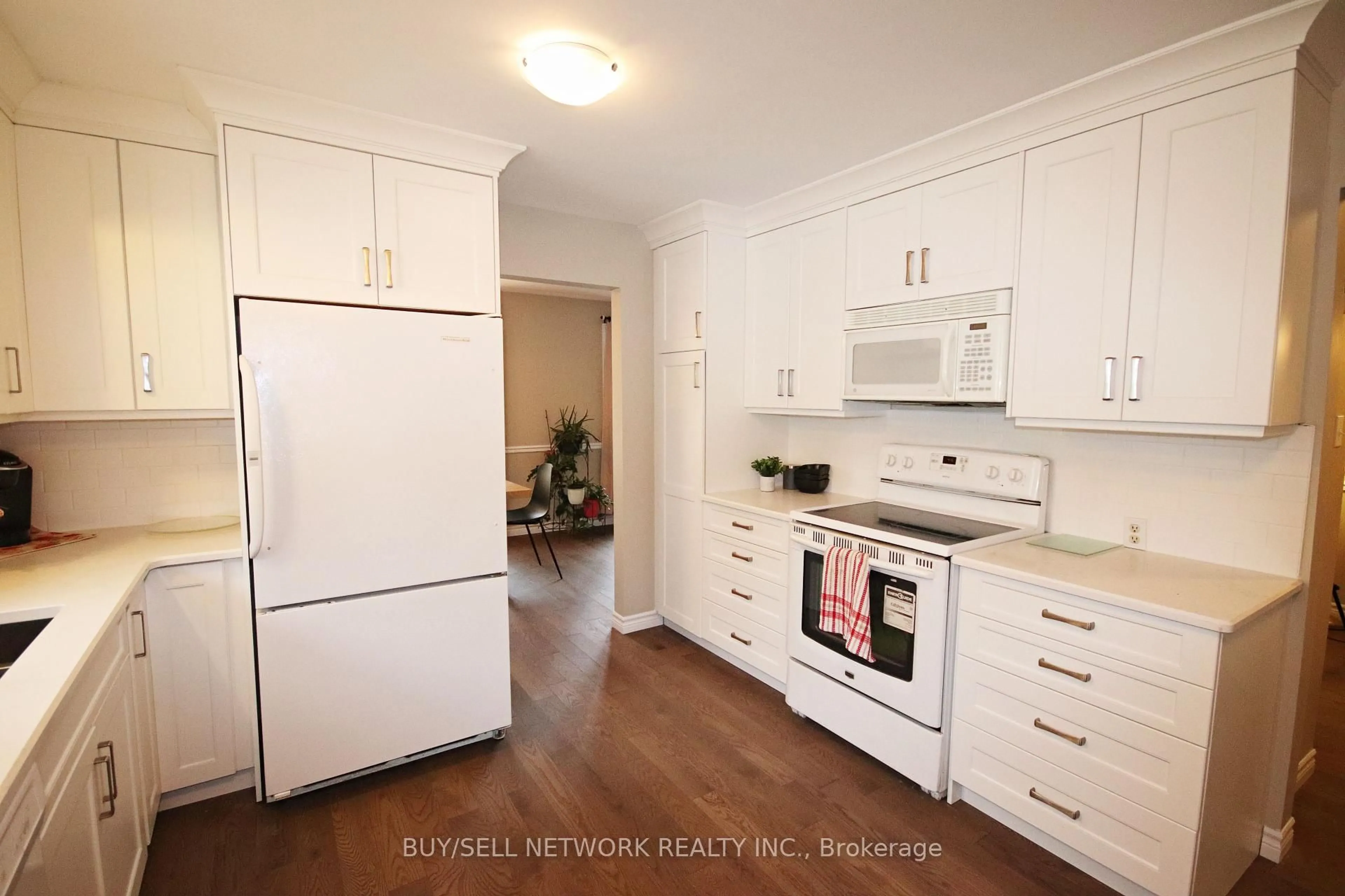Standard kitchen, wood/laminate floor for 1220 Hilliard St, Peterborough North Ontario K9H 7H9