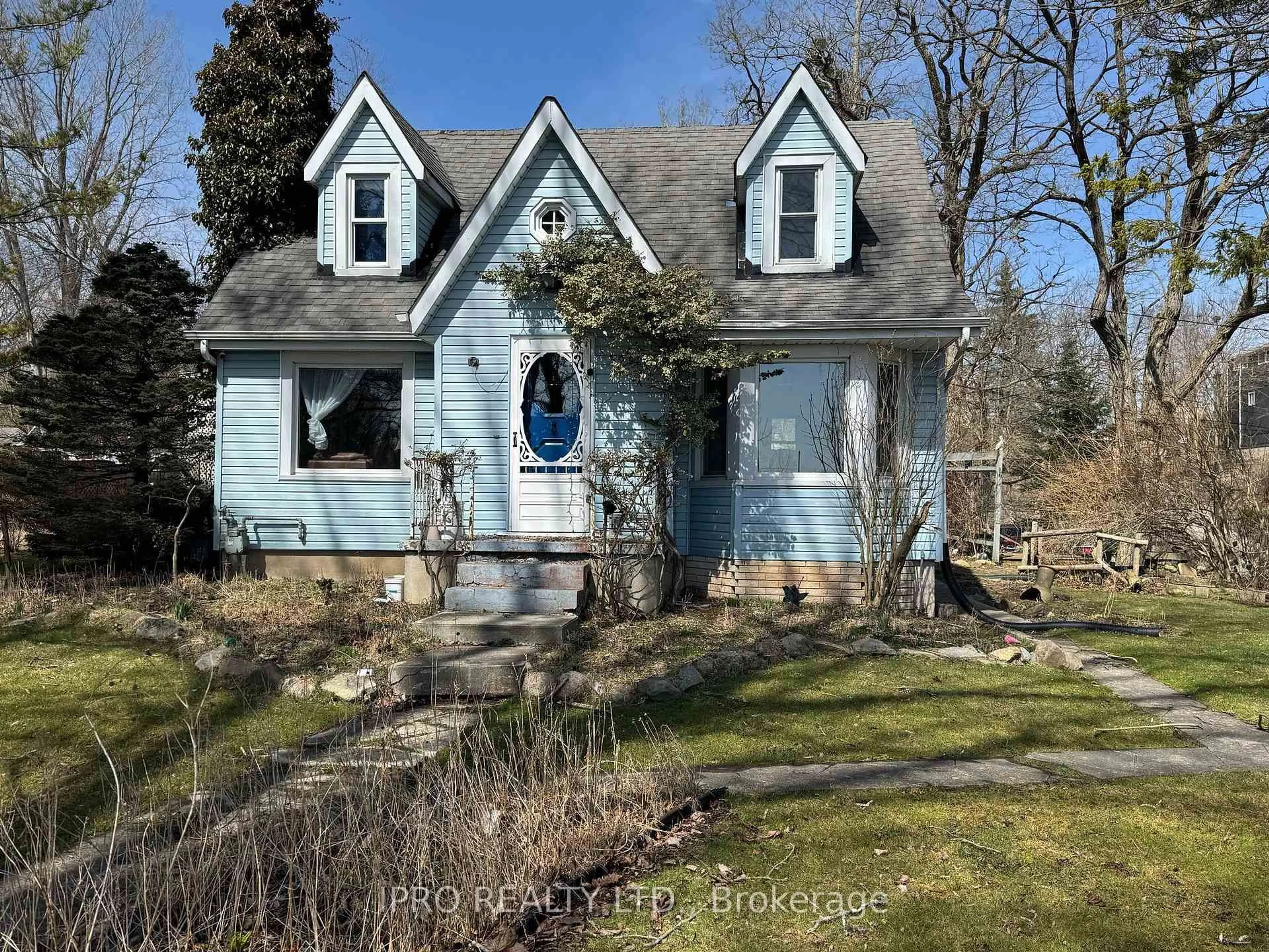 Home with vinyl exterior material, street for 329 George St, Central Elgin Ontario N5L 1C5