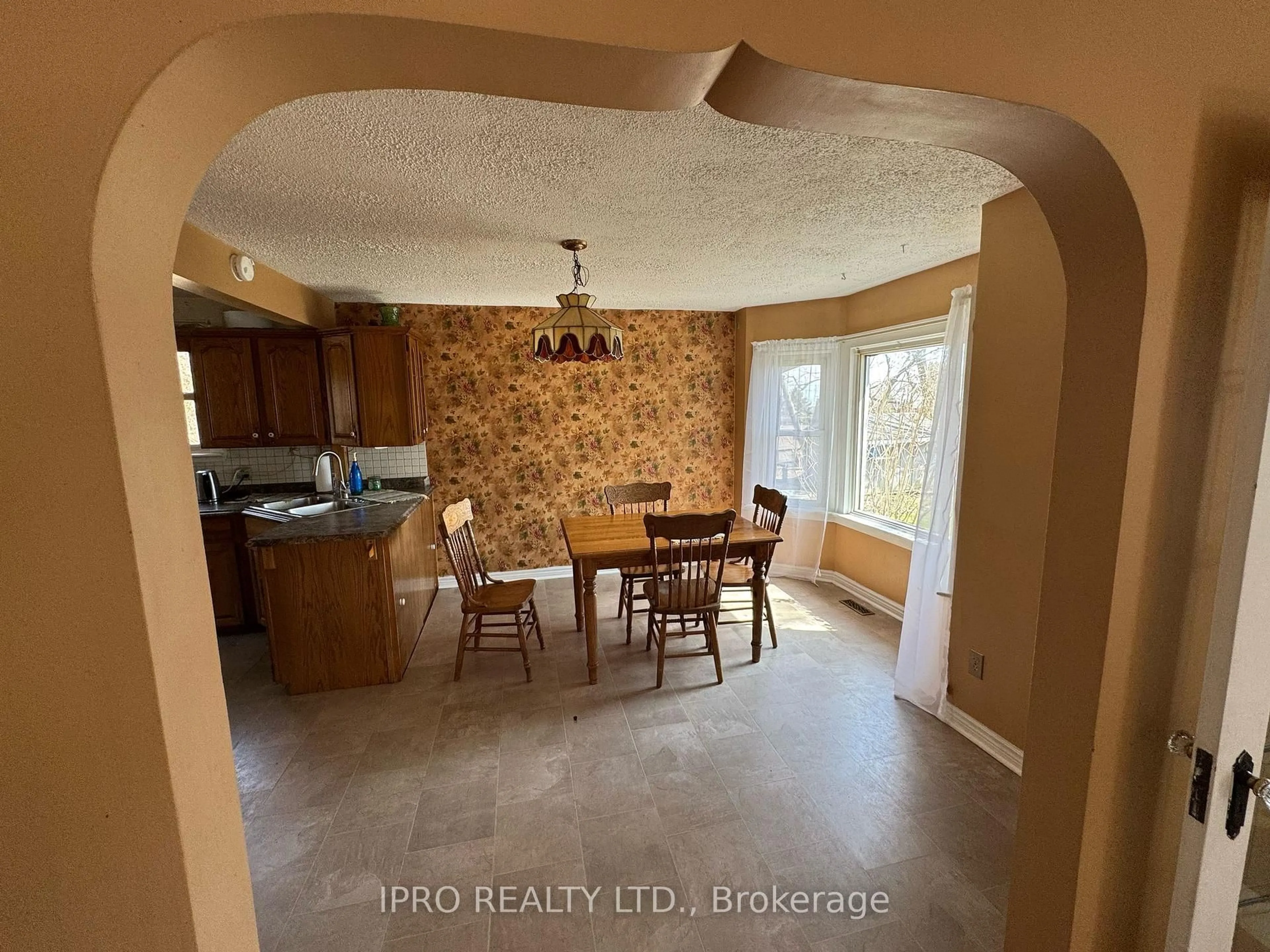Unknown for 329 George St, Central Elgin Ontario N5L 1C5