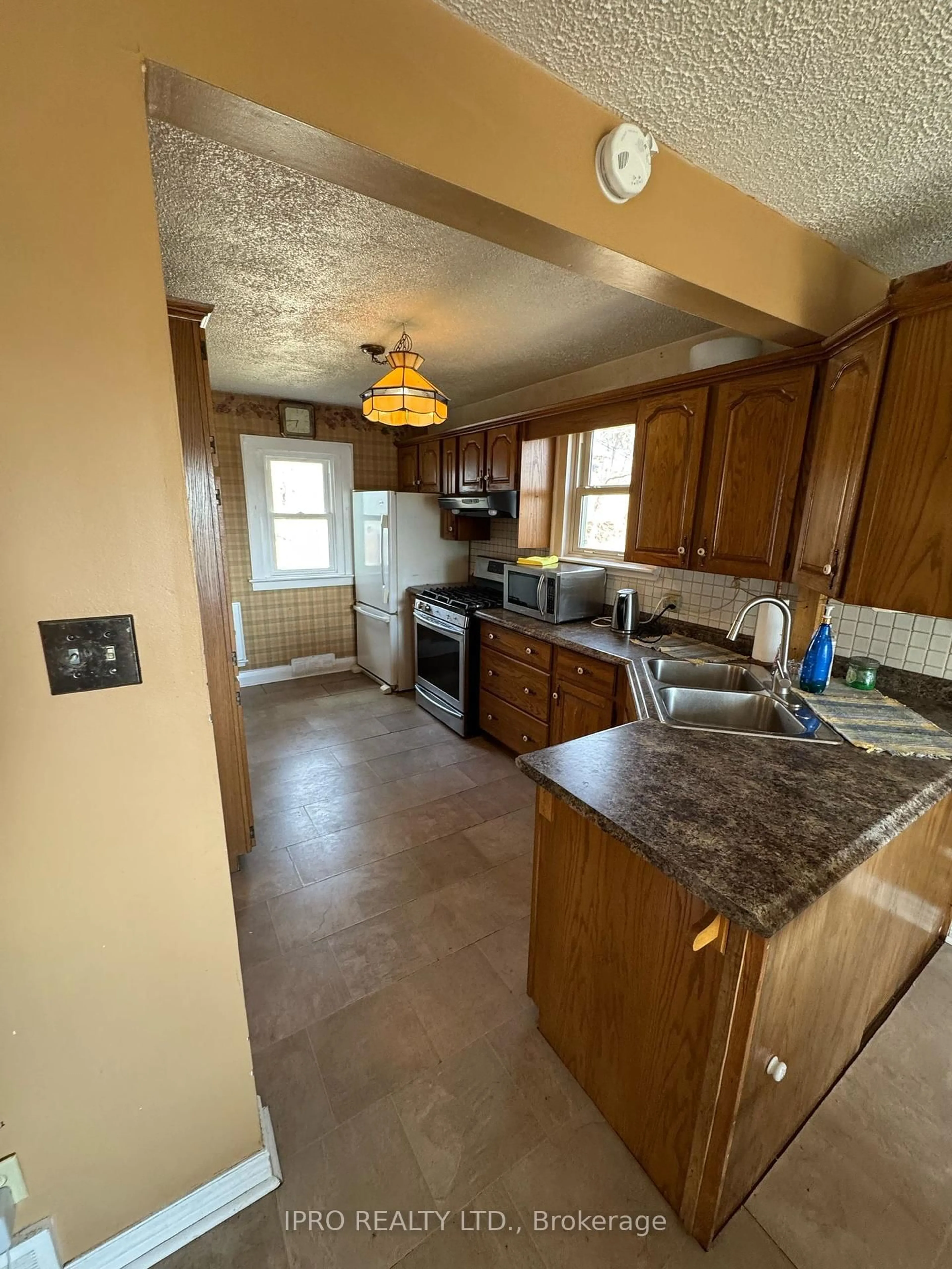 Standard kitchen, ceramic/tile floor for 329 George St, Central Elgin Ontario N5L 1C5