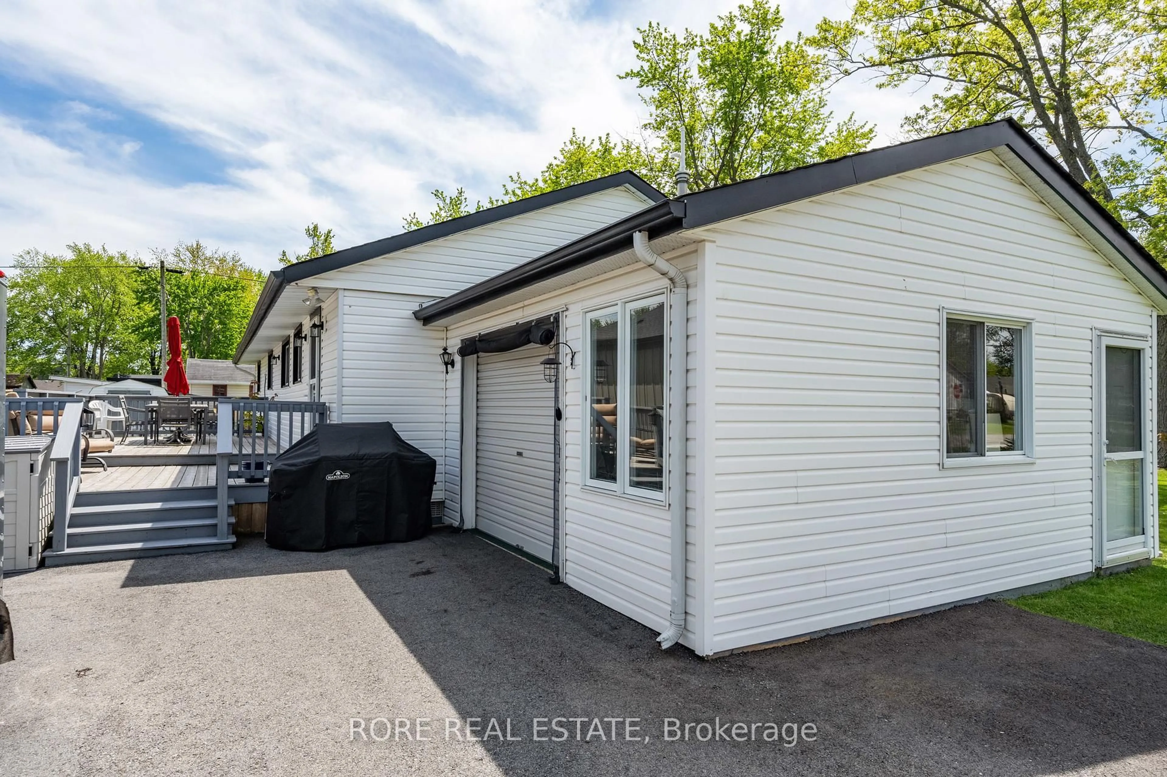 A pic from outside/outdoor area/front of a property/back of a property/a pic from drone, street for 128 Cook Ave, Fort Erie Ontario L0S 1N0