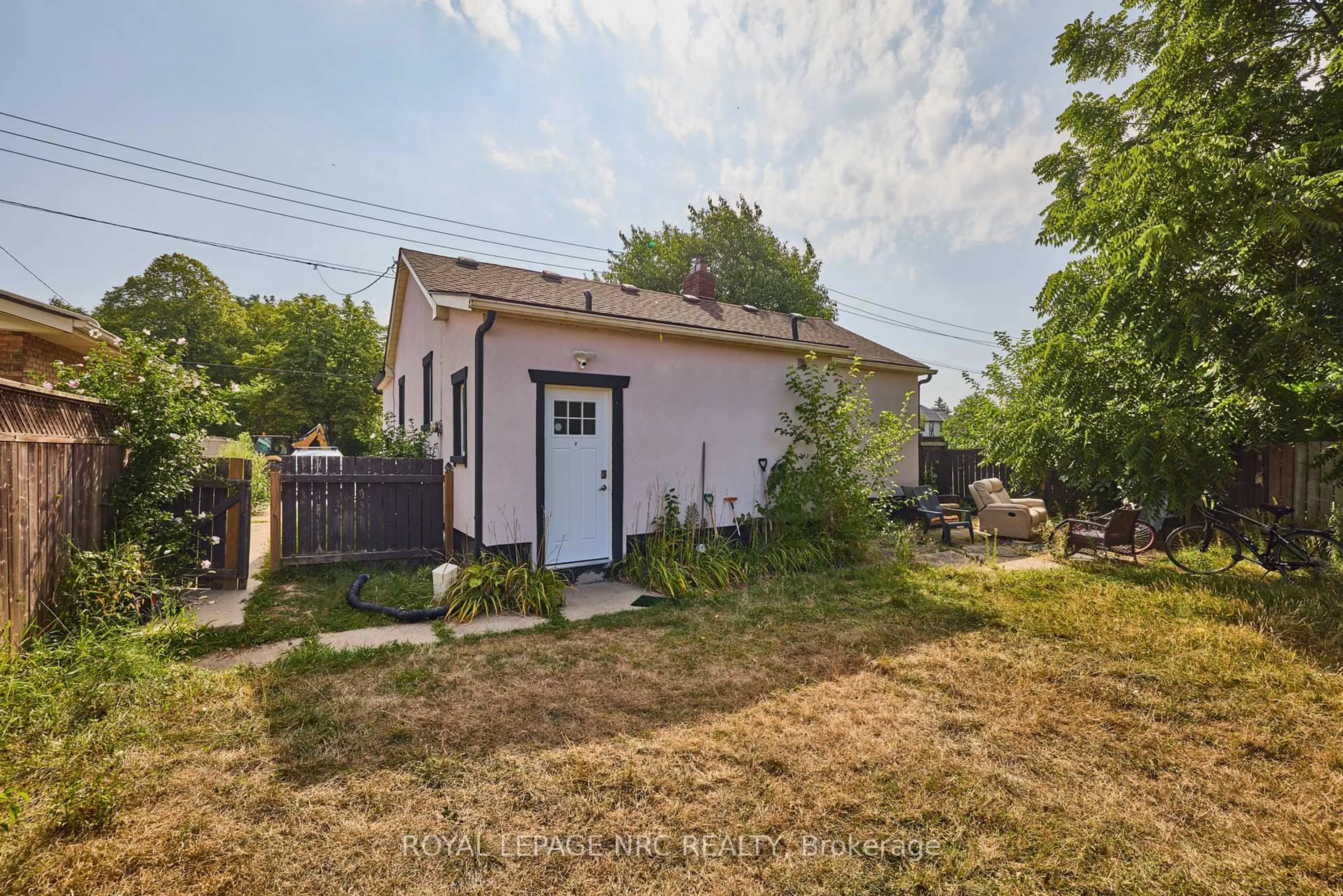 Unknown for 557 Geneva St, St. Catharines Ontario L2N 2J1