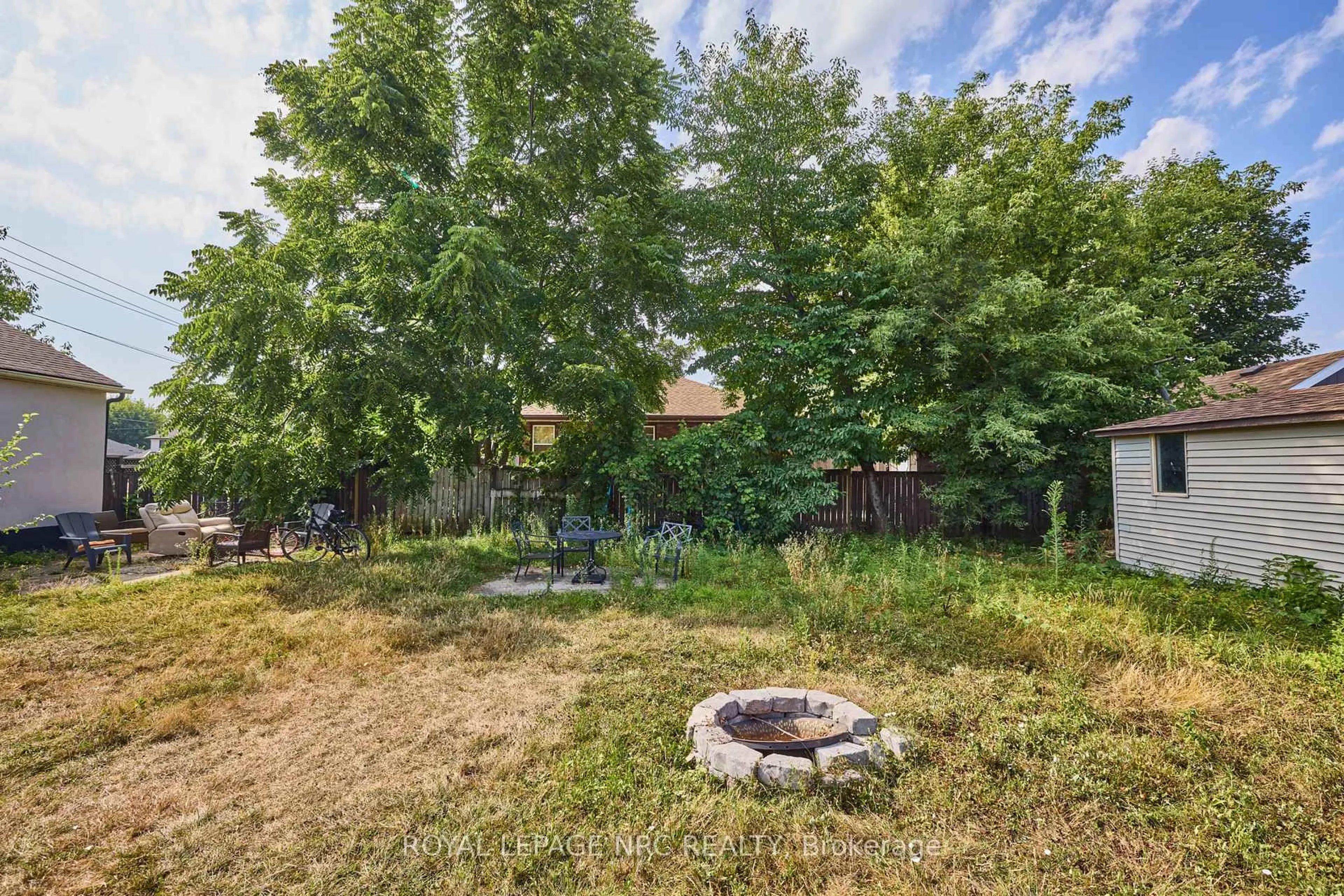 Patio, unknown for 557 Geneva St, St. Catharines Ontario L2N 2J1