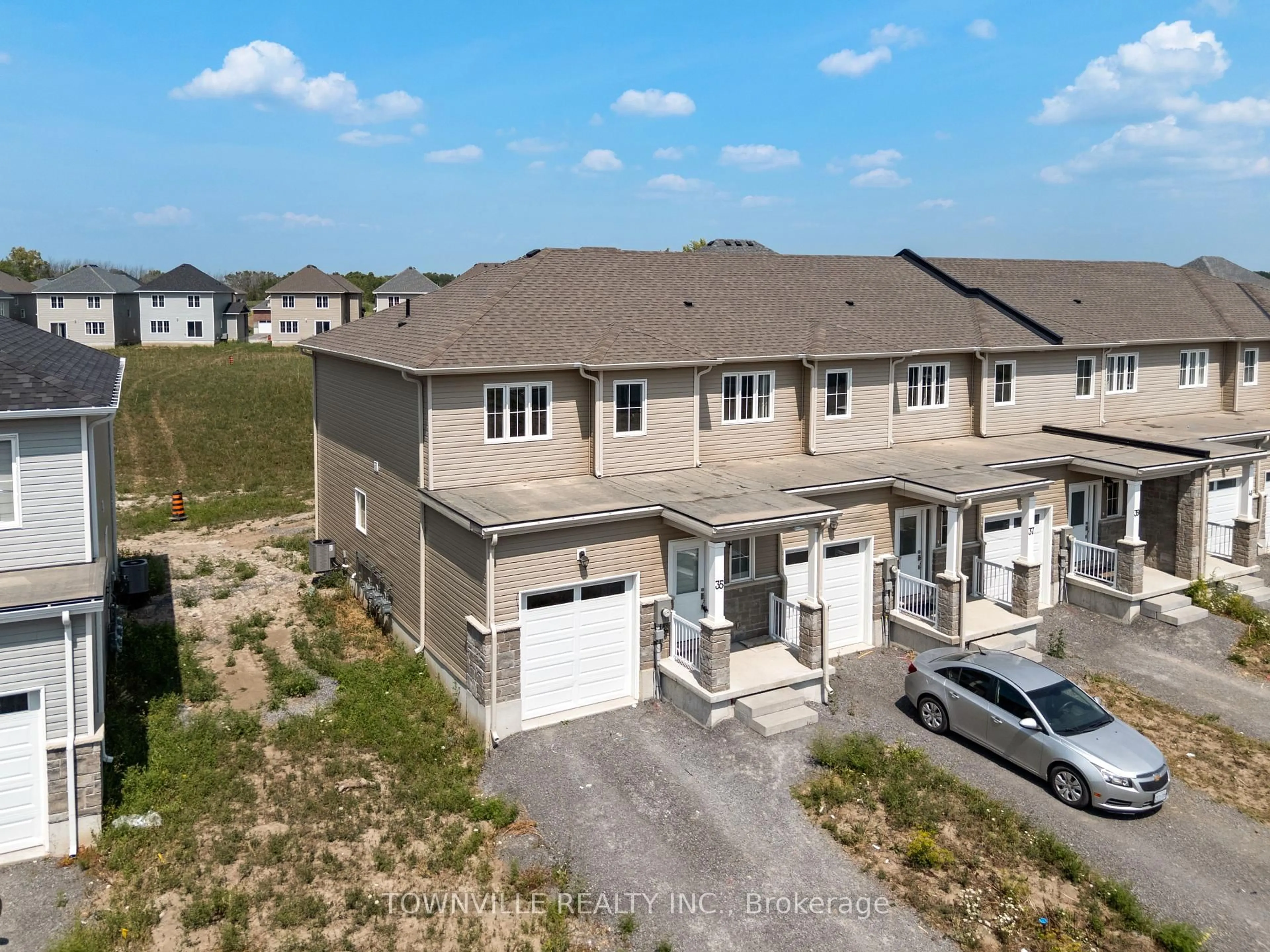 A pic from outside/outdoor area/front of a property/back of a property/a pic from drone, street for 35 Lincoln Dr, Belleville Ontario K8N 0T7