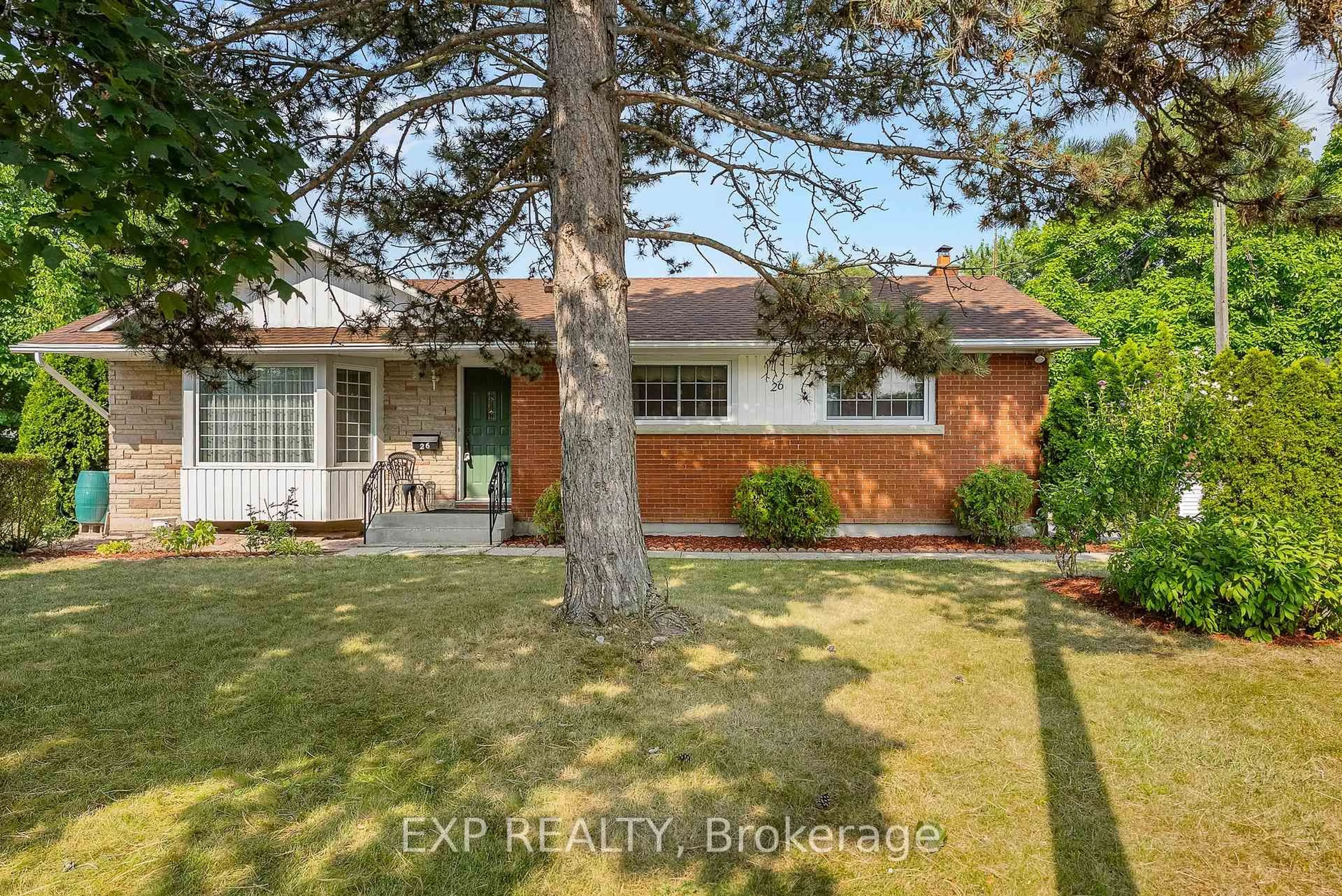 A pic from outside/outdoor area/front of a property/back of a property/a pic from drone, street for 26 Cullen Dr, St. Catharines Ontario L2T 3H1