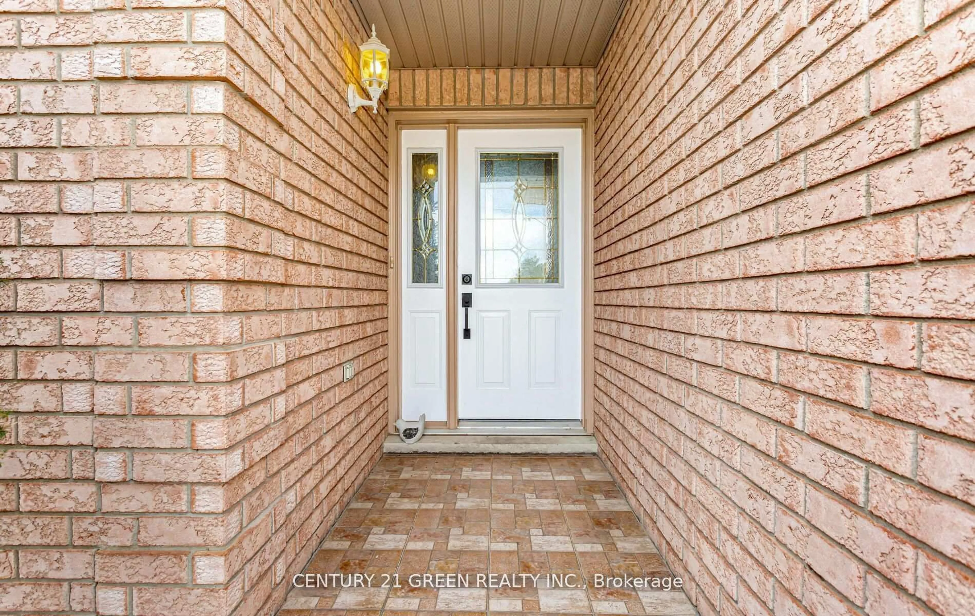 Indoor entryway for 104 Lilywood Dr, Cambridge Ontario N1P 1H1