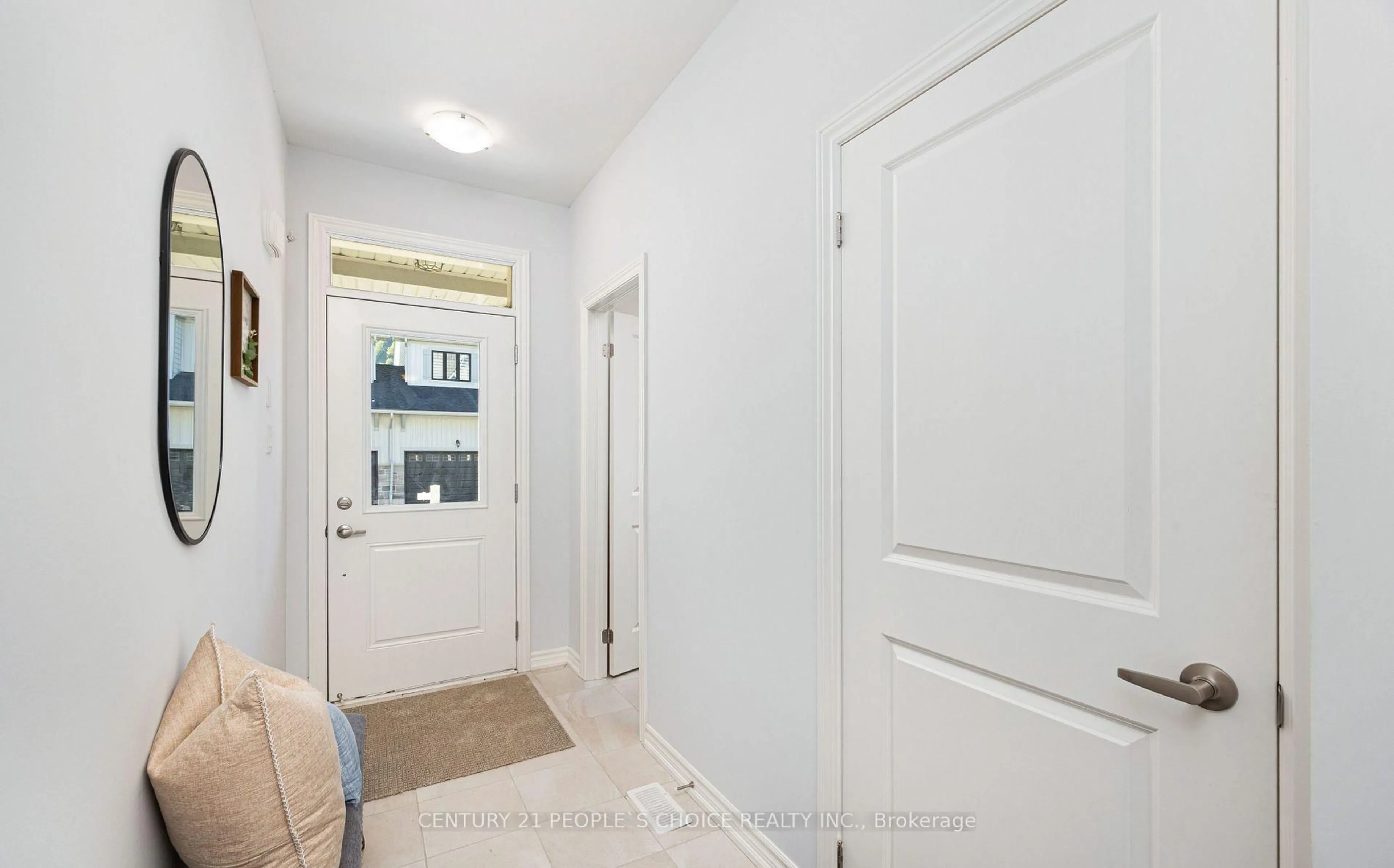 Indoor entryway for 159 Rosie St #77, Blue Mountains Ontario N0H 2J0