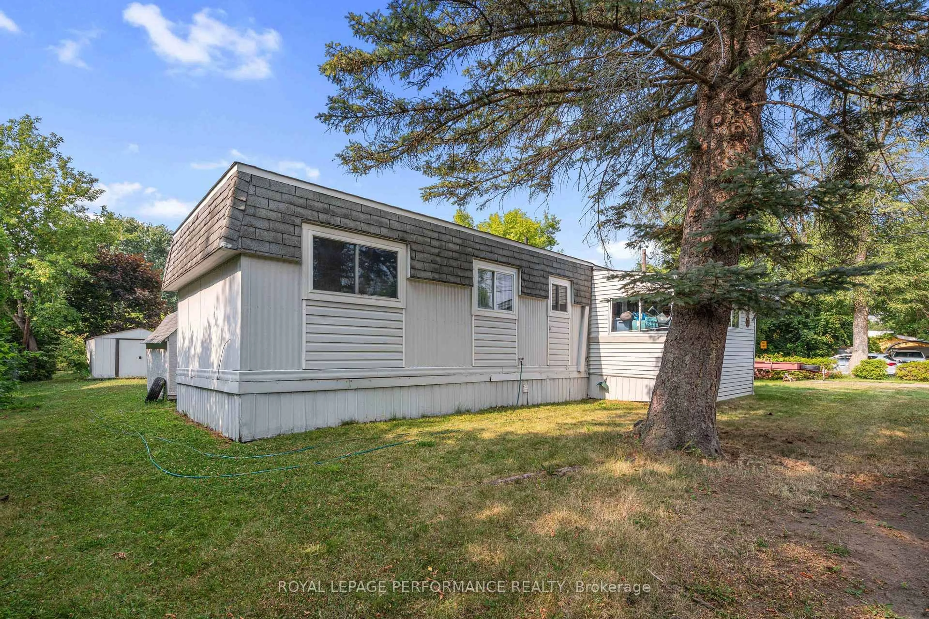 Home with vinyl exterior material, unknown for 21 Thomas St, South Glengarry Ontario K0C 1N0