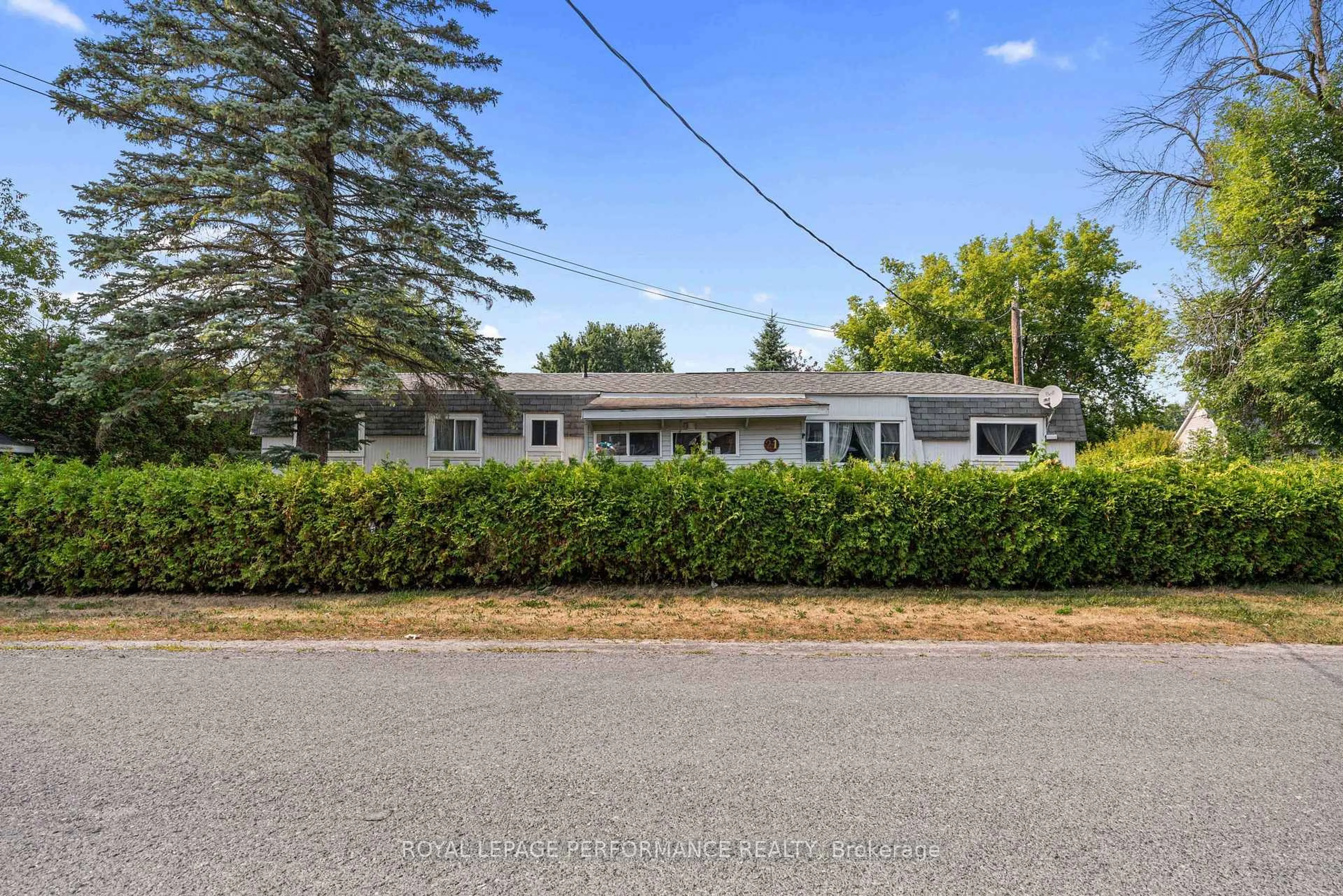 A pic from outside/outdoor area/front of a property/back of a property/a pic from drone, street for 21 Thomas St, South Glengarry Ontario K0C 1N0