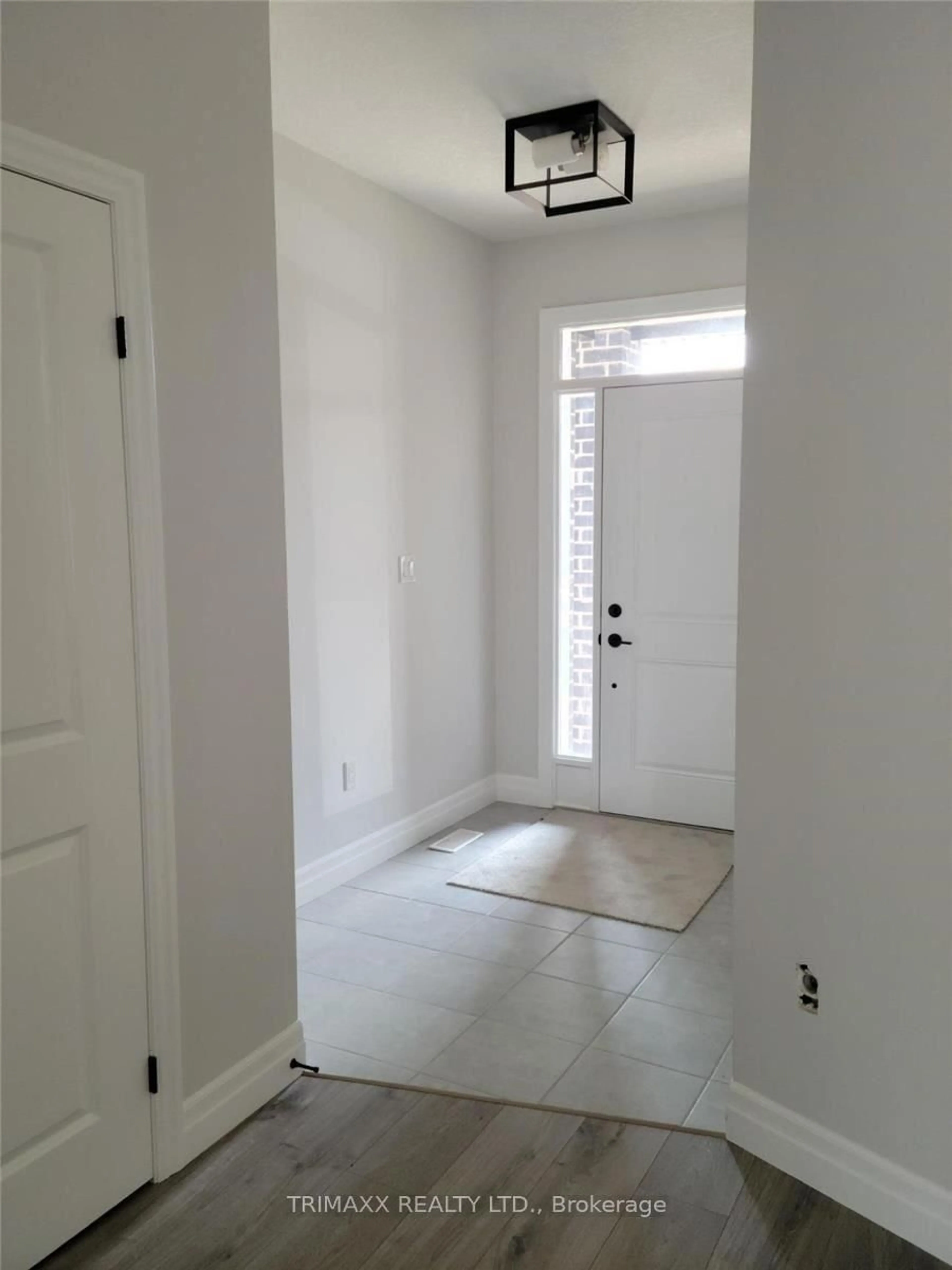 Indoor entryway for 137 Marconi Crt, London East Ontario N5V 0C9
