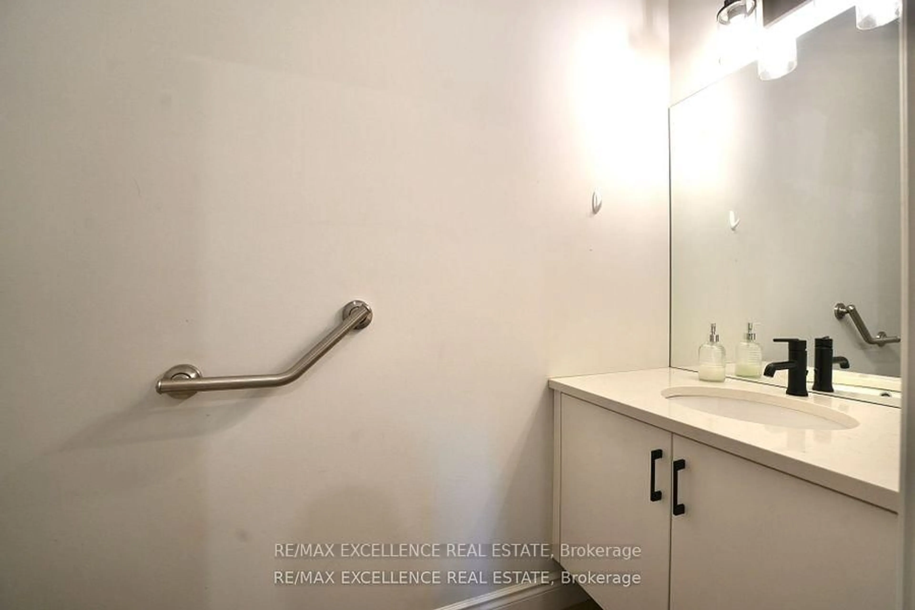 Standard bathroom, unknown for 90 WAYSIDE Lane, Southwold Ontario N5P 0G3
