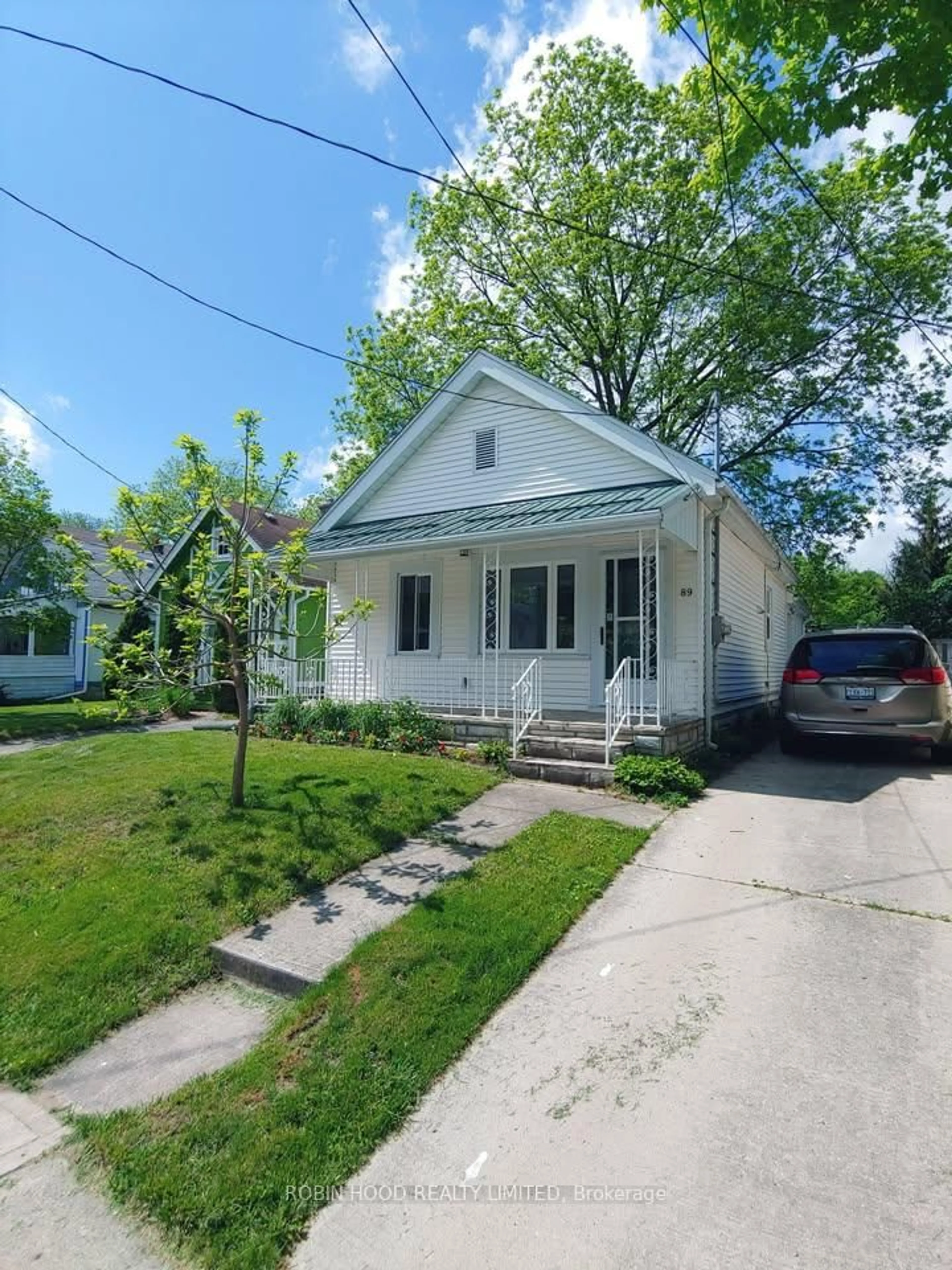 A pic from outside/outdoor area/front of a property/back of a property/a pic from drone, street for 89 Forward Ave # , London North Ontario N6H 1B8