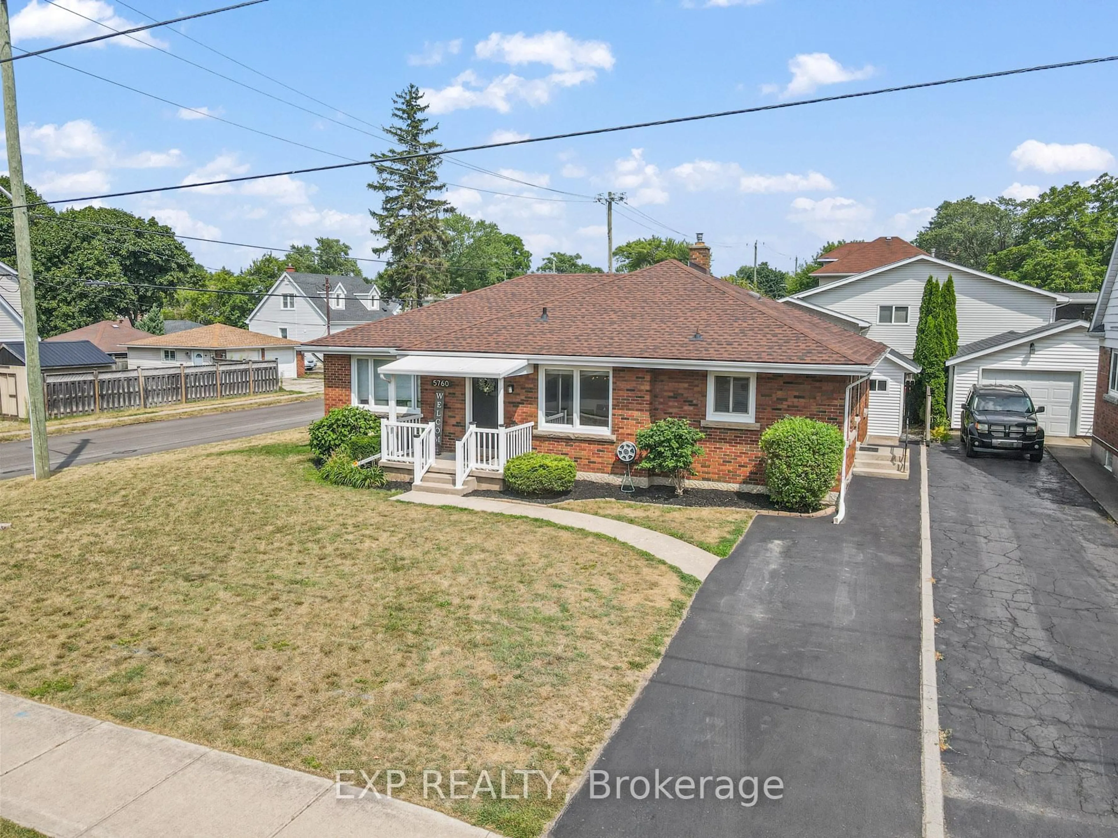 A pic from outside/outdoor area/front of a property/back of a property/a pic from drone, street for 5760 Byng Ave, Niagara Falls Ontario L2G 5E2