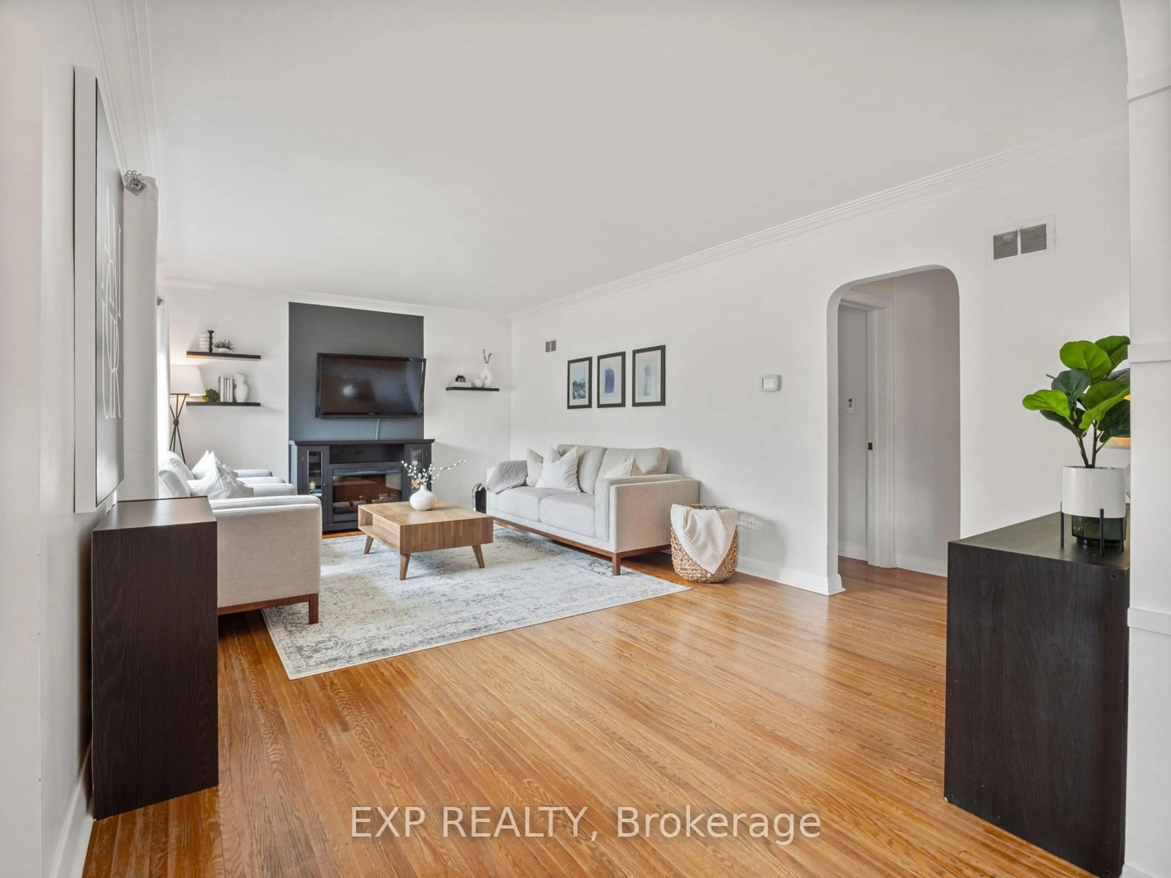 Living room with furniture, unknown for 5760 Byng Ave, Niagara Falls Ontario L2G 5E2