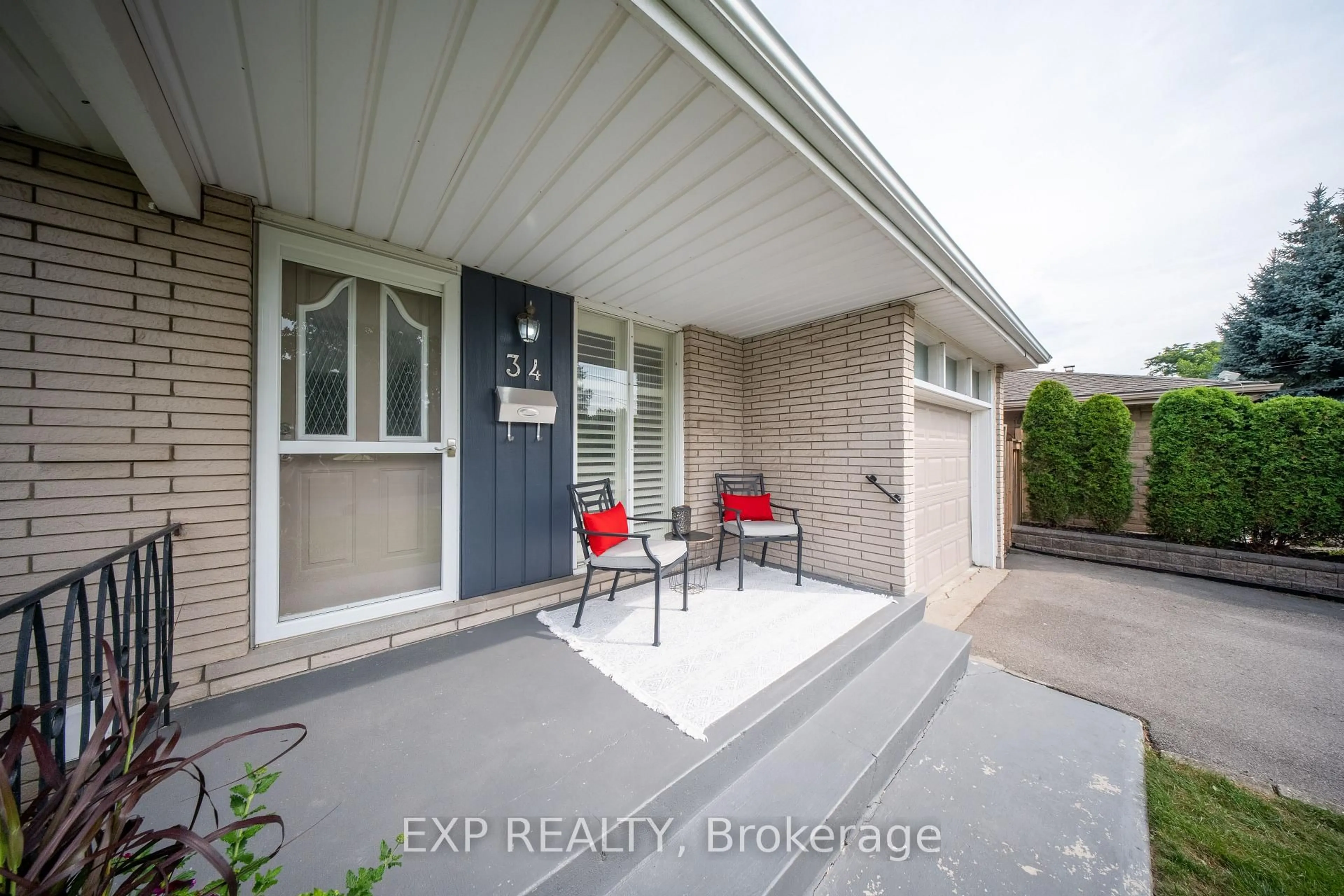 Patio, street for 34 Alpine Ave, Hamilton Ontario L8G 2E2