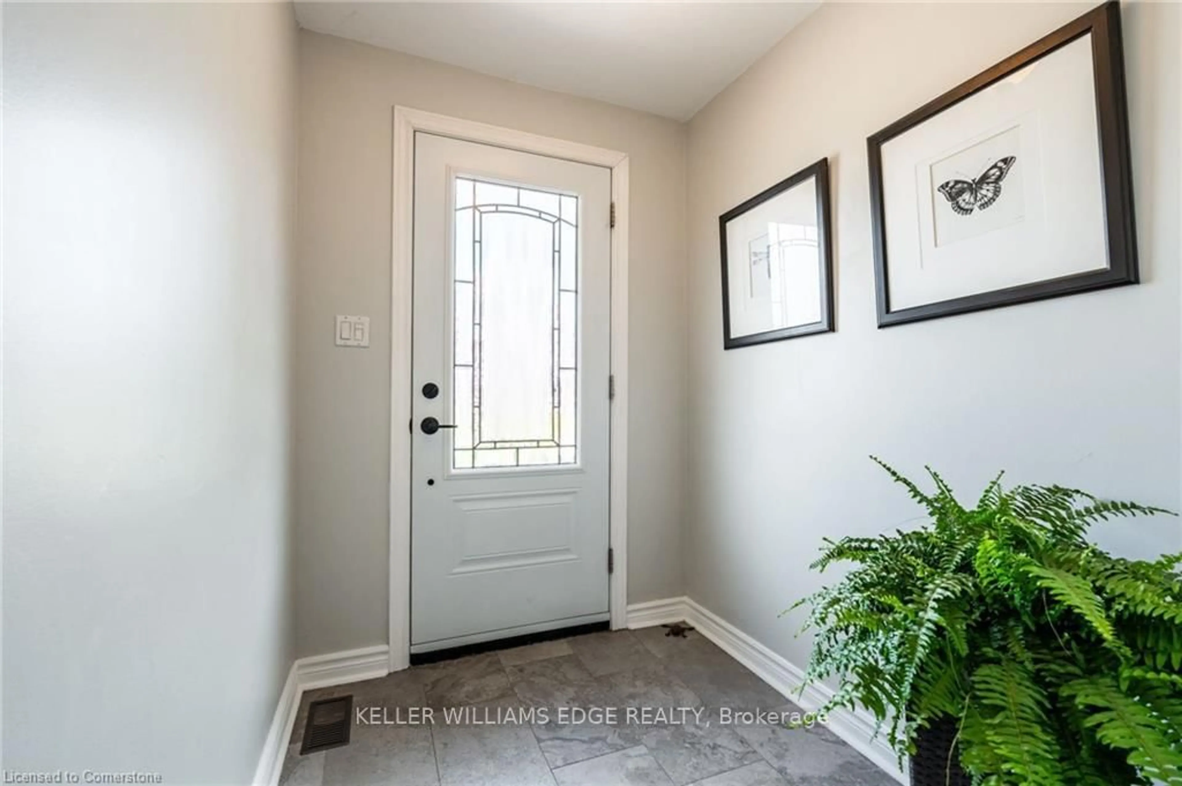 Indoor entryway for 681 Highway 8, Hamilton Ontario L0R 1X0