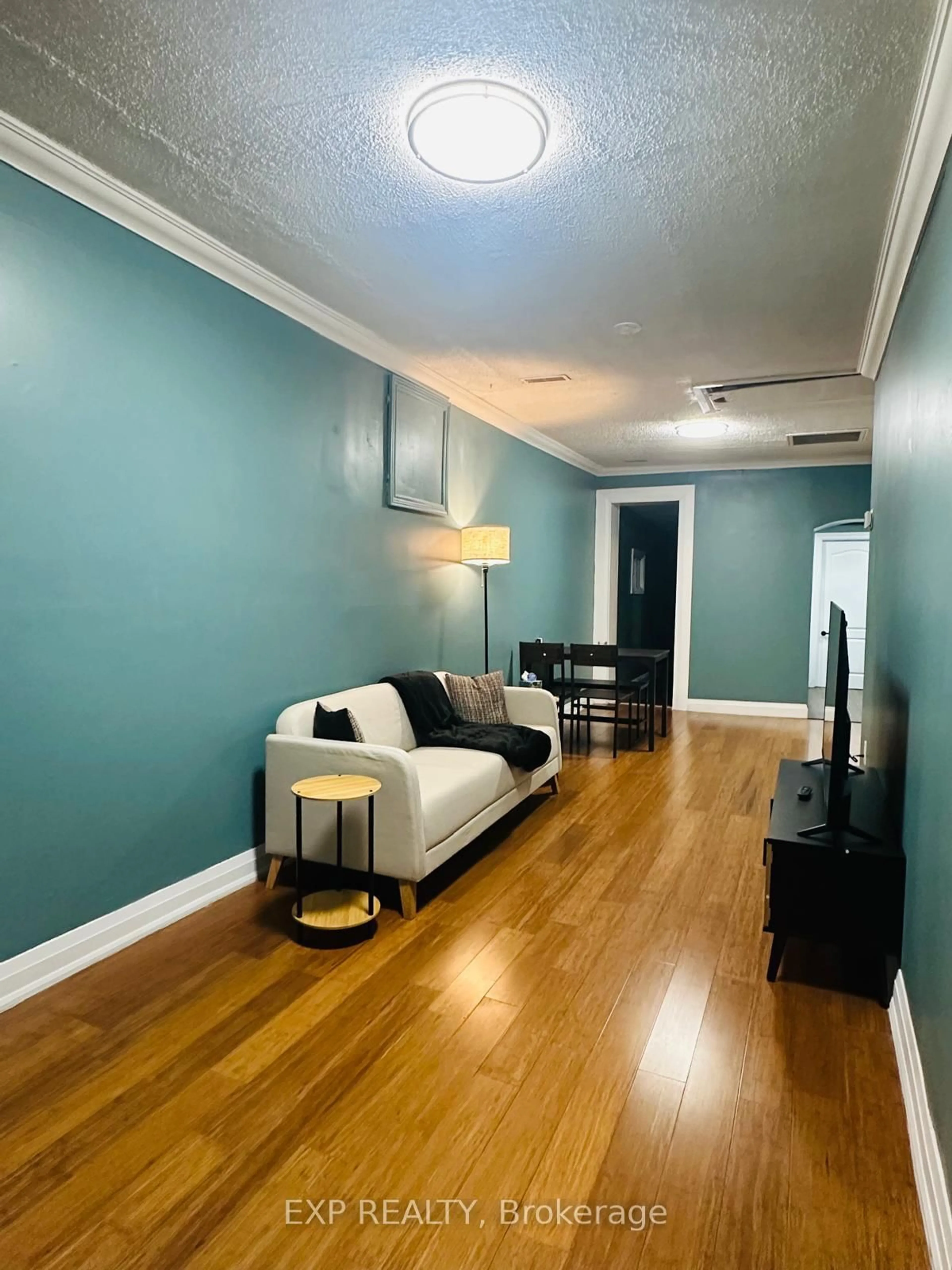 A pic of a room for 69 Norman St, Hamilton Ontario L8H 4J4