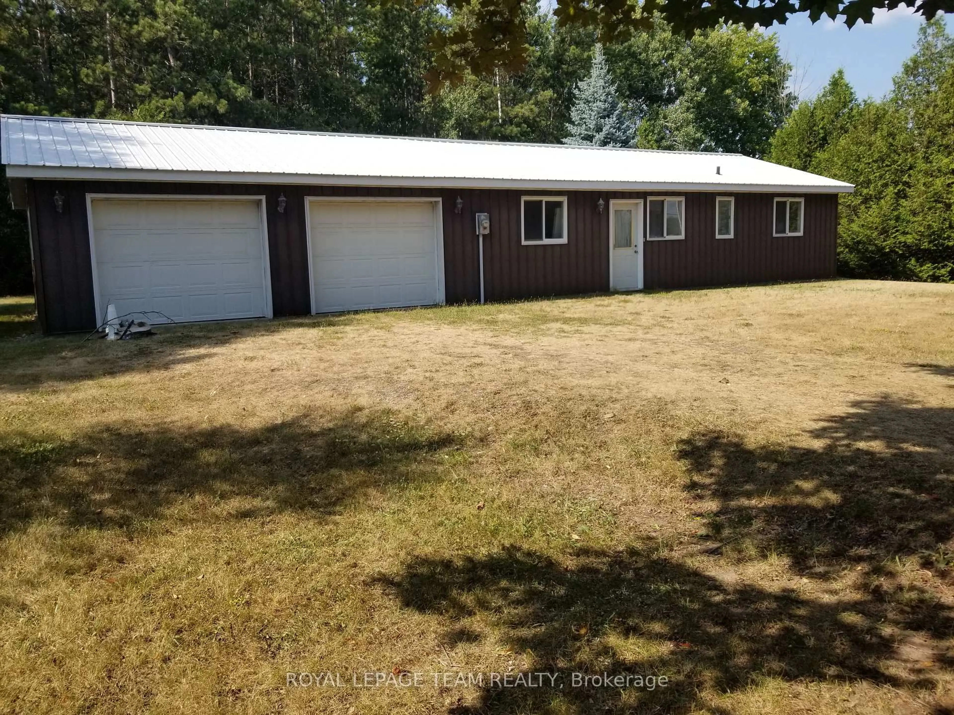 A pic from outside/outdoor area/front of a property/back of a property/a pic from drone, unknown for 7595 Snake Island Rd, Metcalfe Ontario K0A 2P0