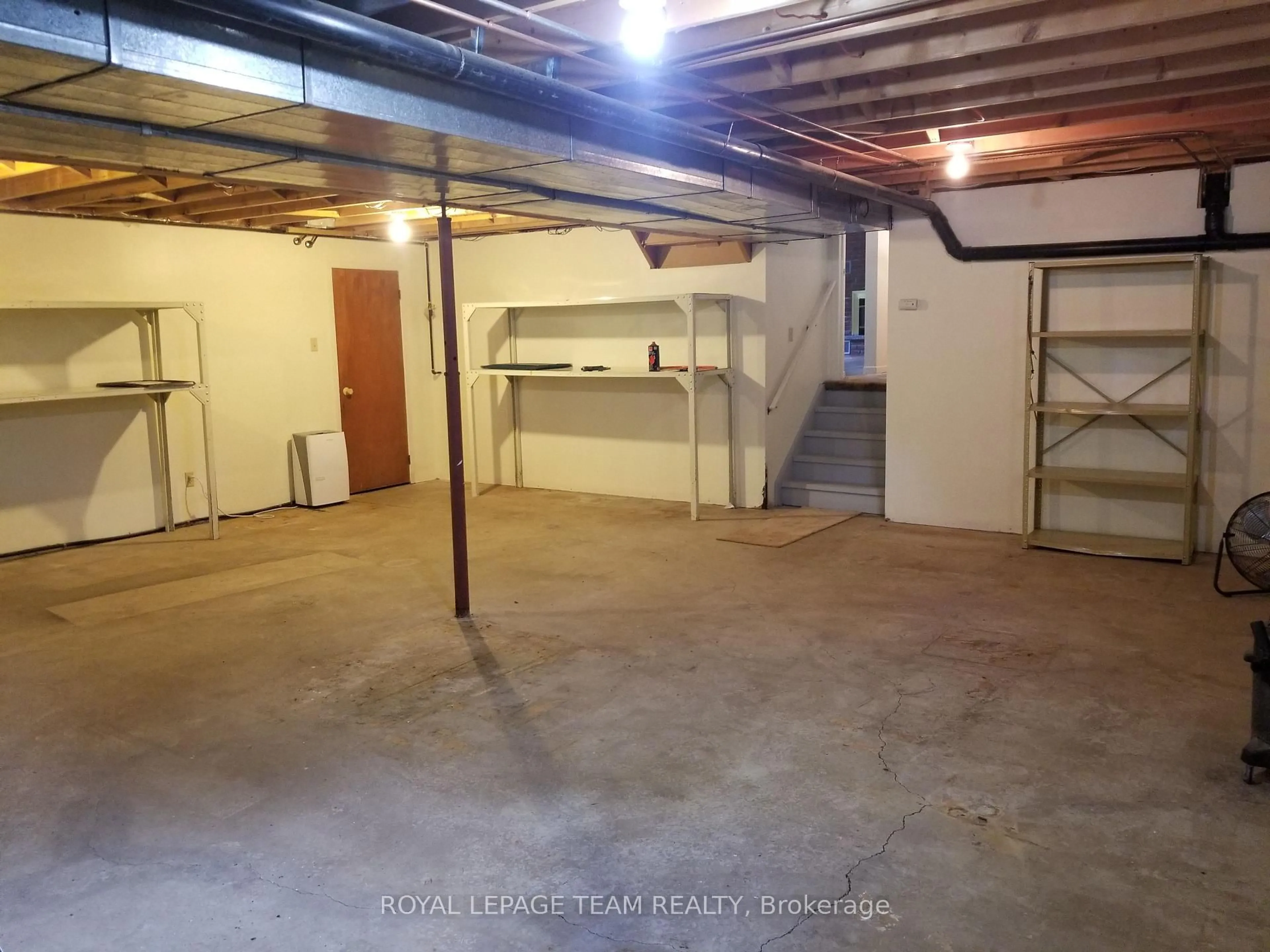 Indoor garage for 7595 Snake Island Rd, Metcalfe Ontario K0A 2P0