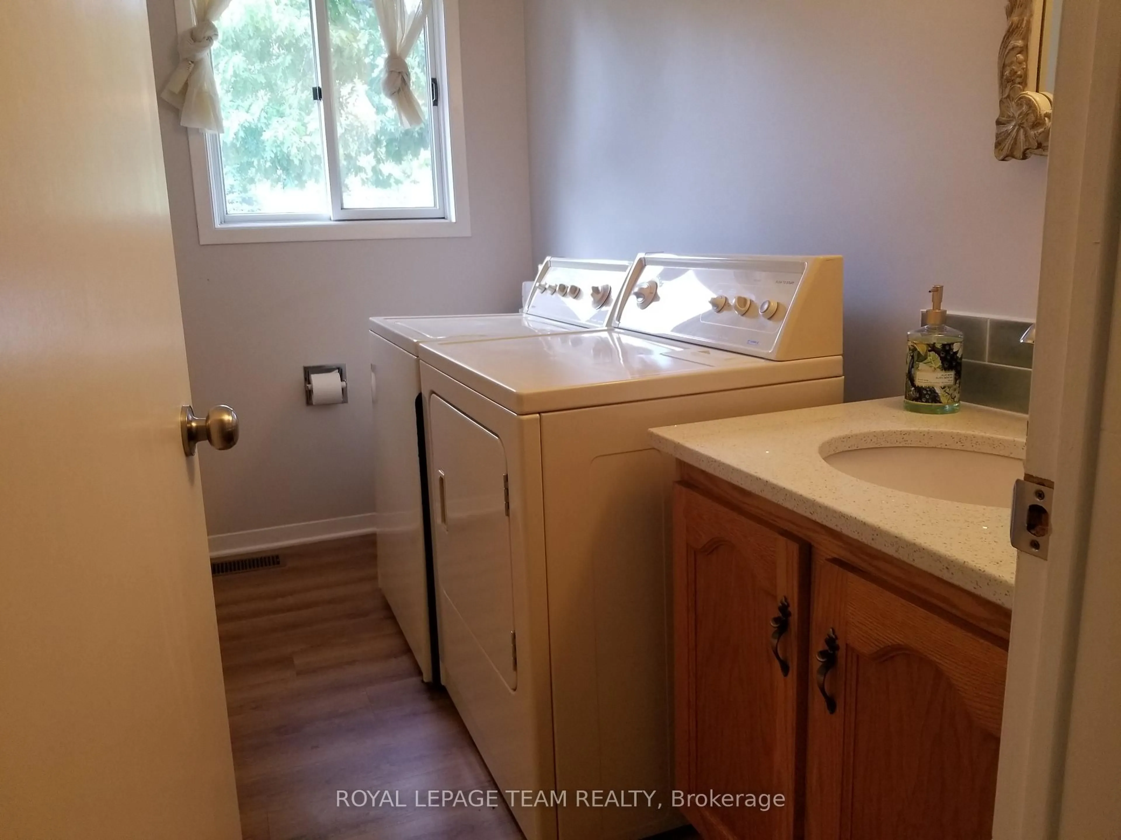 Laundry room for 7595 Snake Island Rd, Metcalfe Ontario K0A 2P0