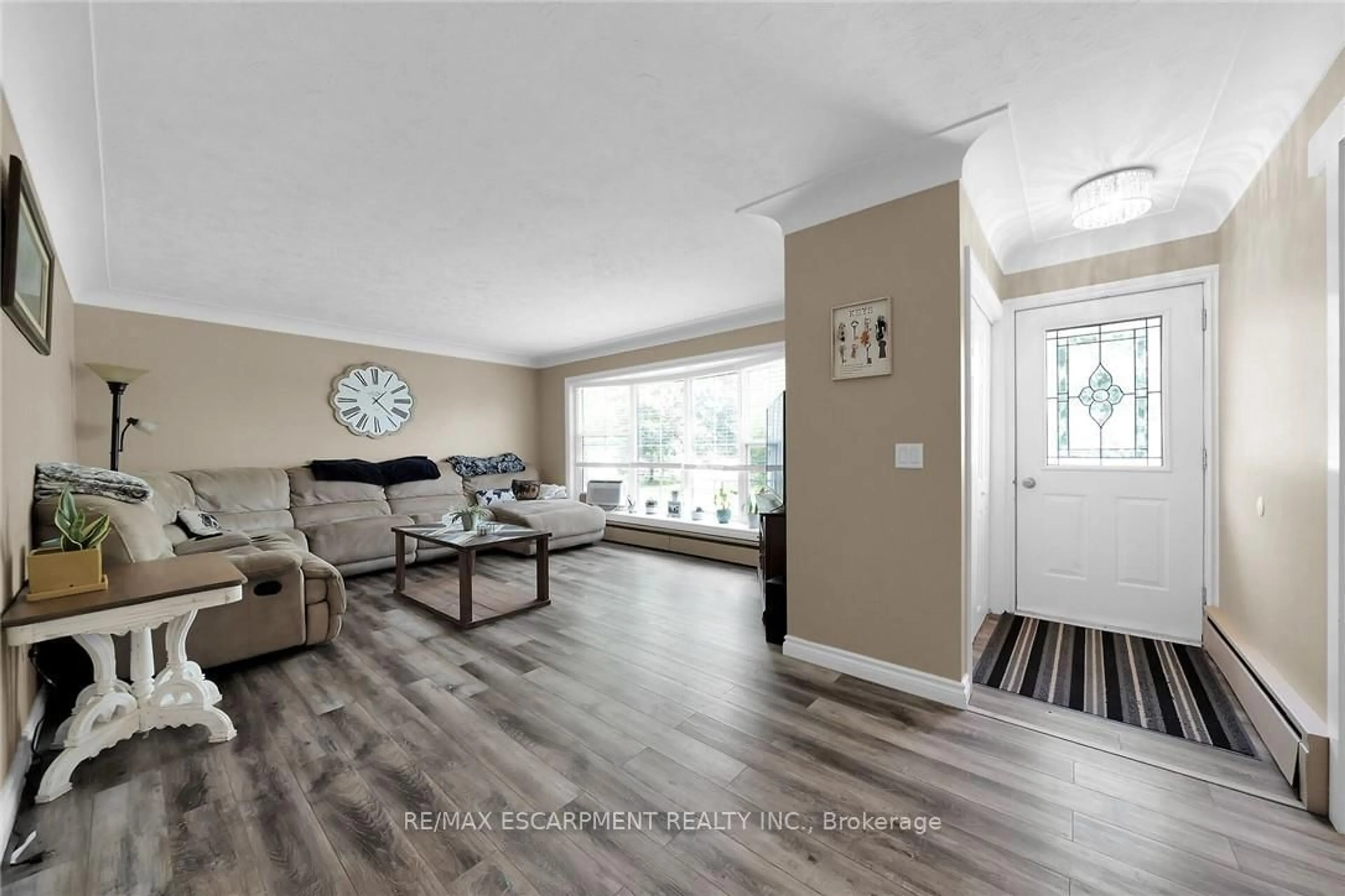 Living room with furniture, wood/laminate floor for 680 Haldimand 20 Rd, Haldimand Ontario N0A 1H0
