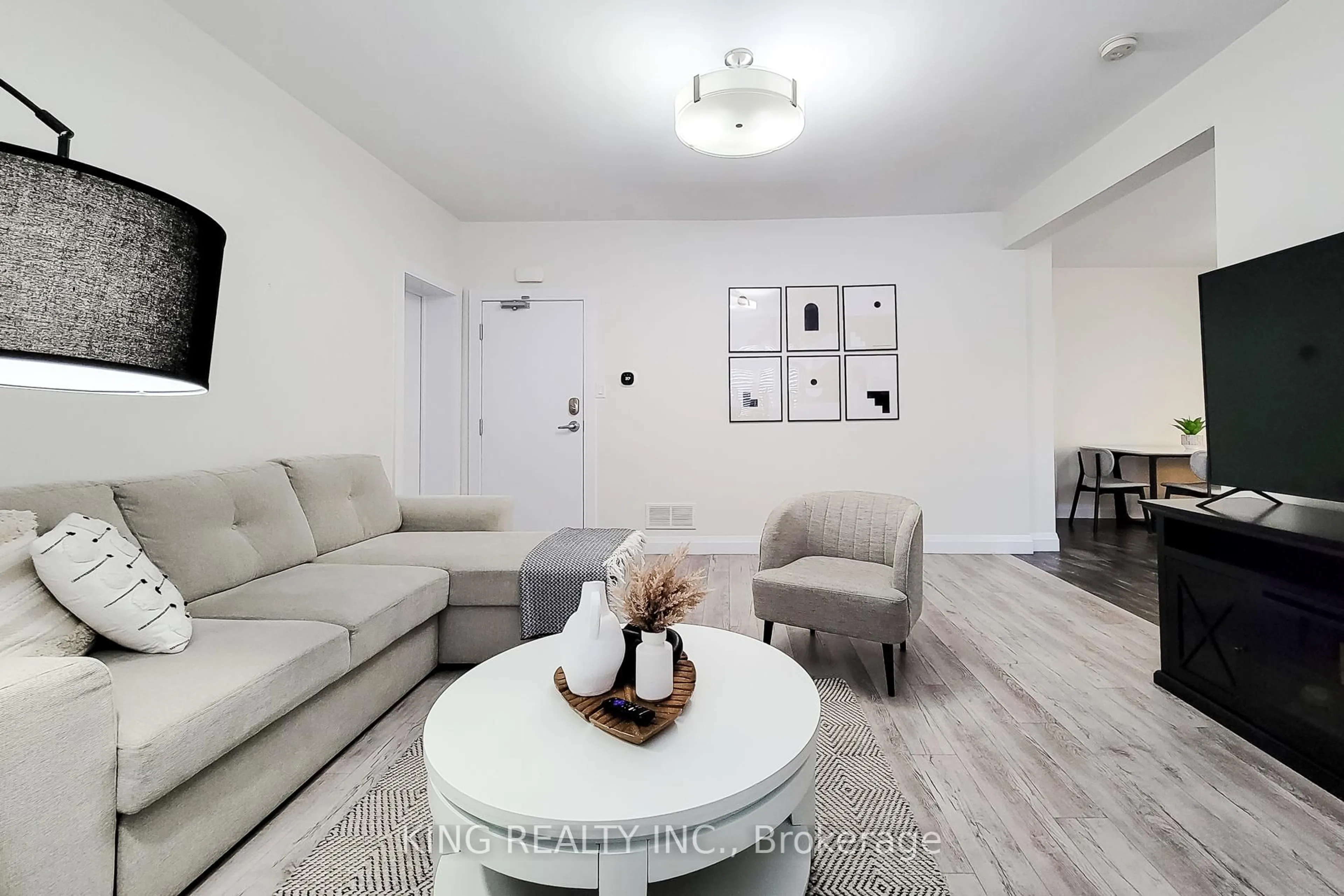 Living room with furniture, unknown for 4464 Ellis St, Niagara Falls Ontario L2E 1H4