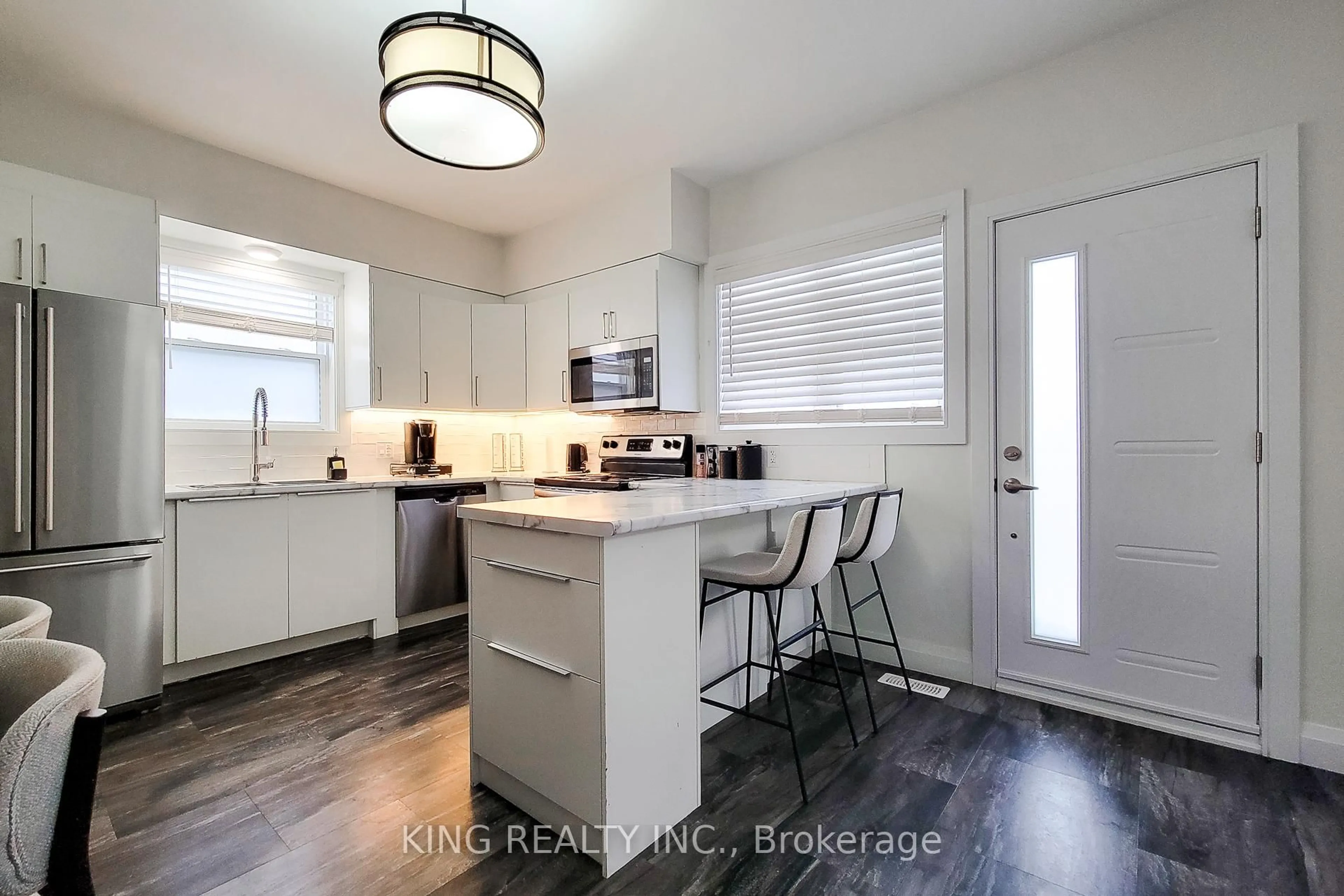 Open concept kitchen, wood/laminate floor for 4464 Ellis St, Niagara Falls Ontario L2E 1H4
