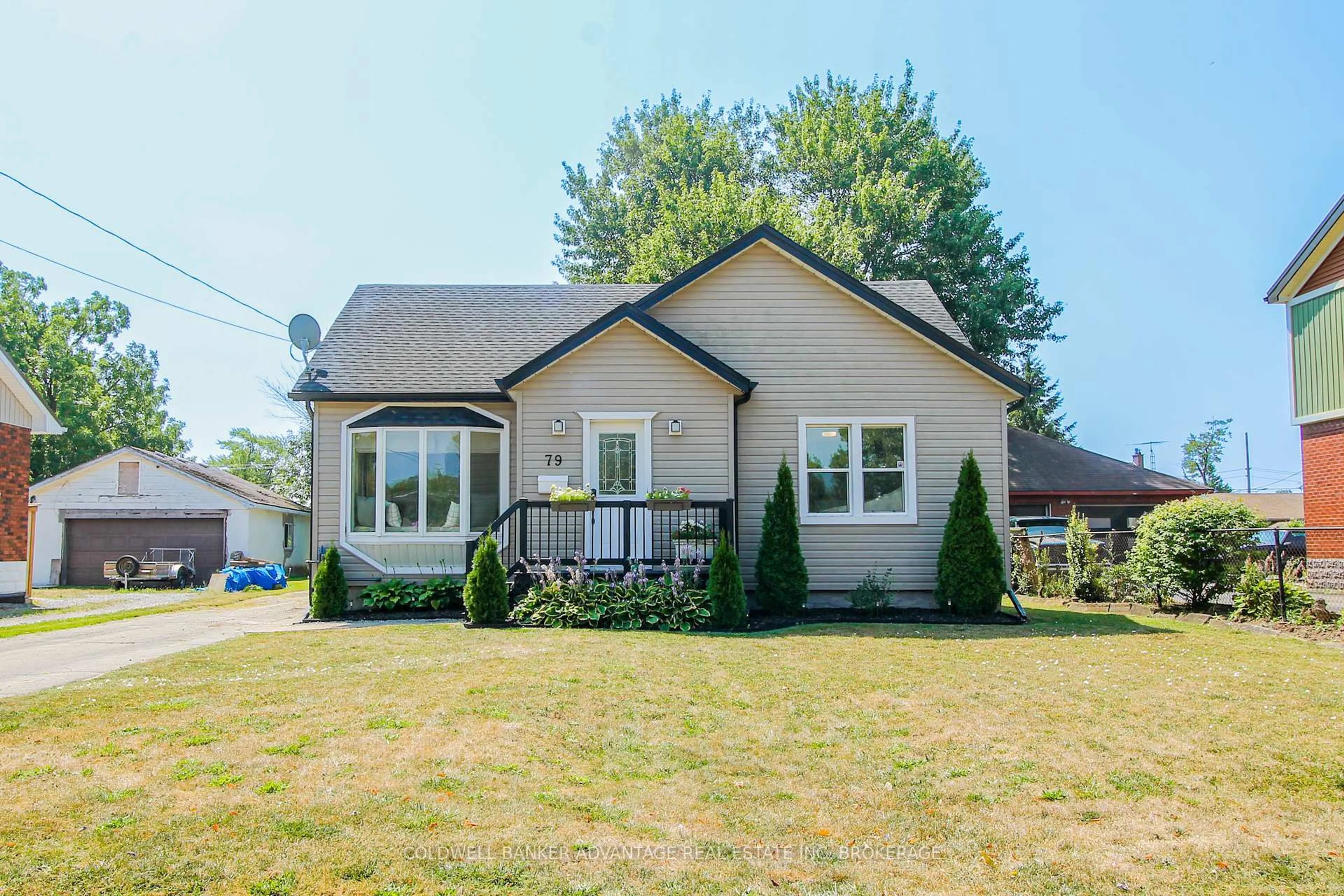 Home with vinyl exterior material, street for 79 Second St, Welland Ontario L3B 4T7