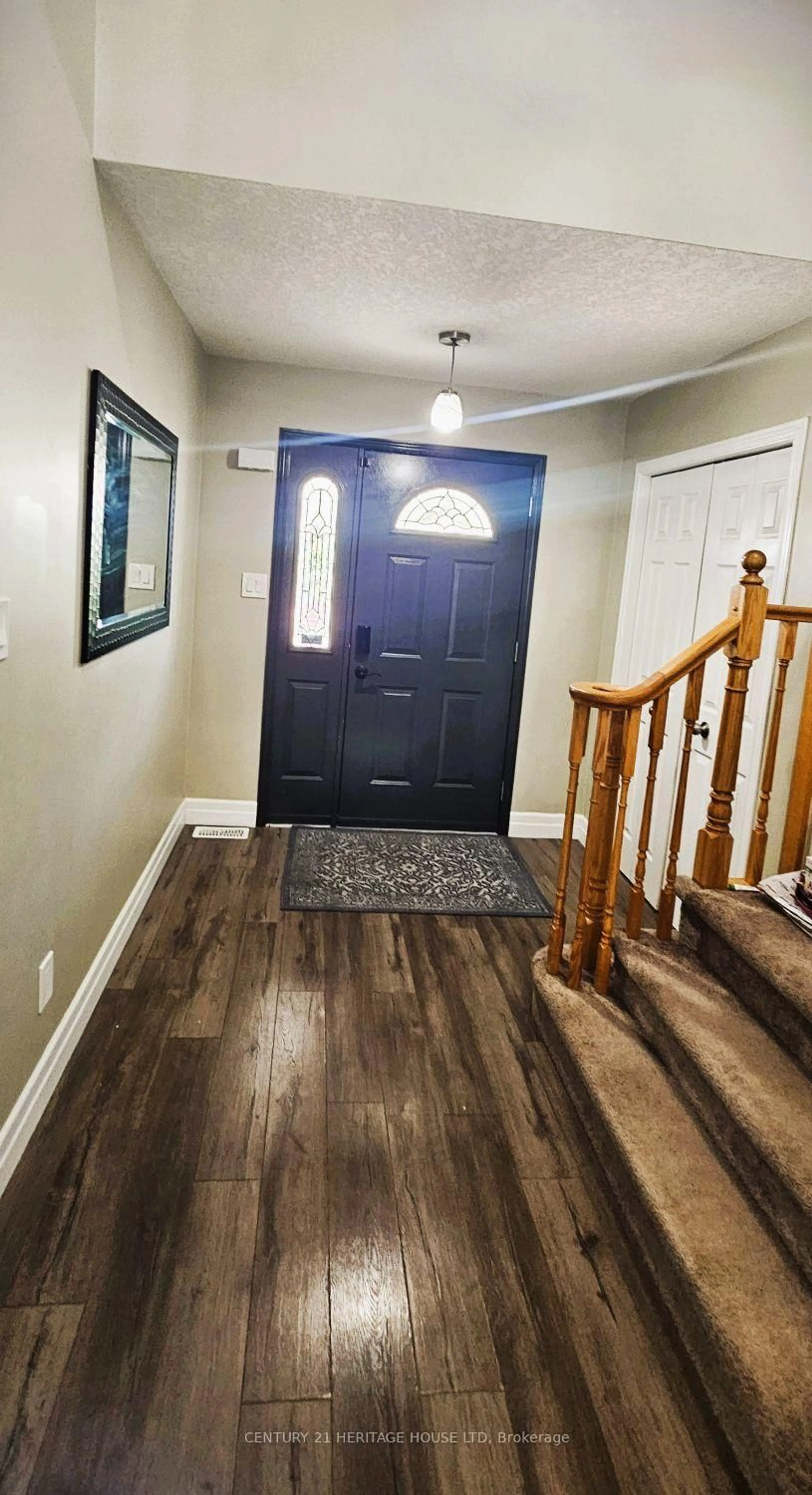 Indoor entryway for 256 Sienna Cres, Kitchener Ontario N2R 1T5