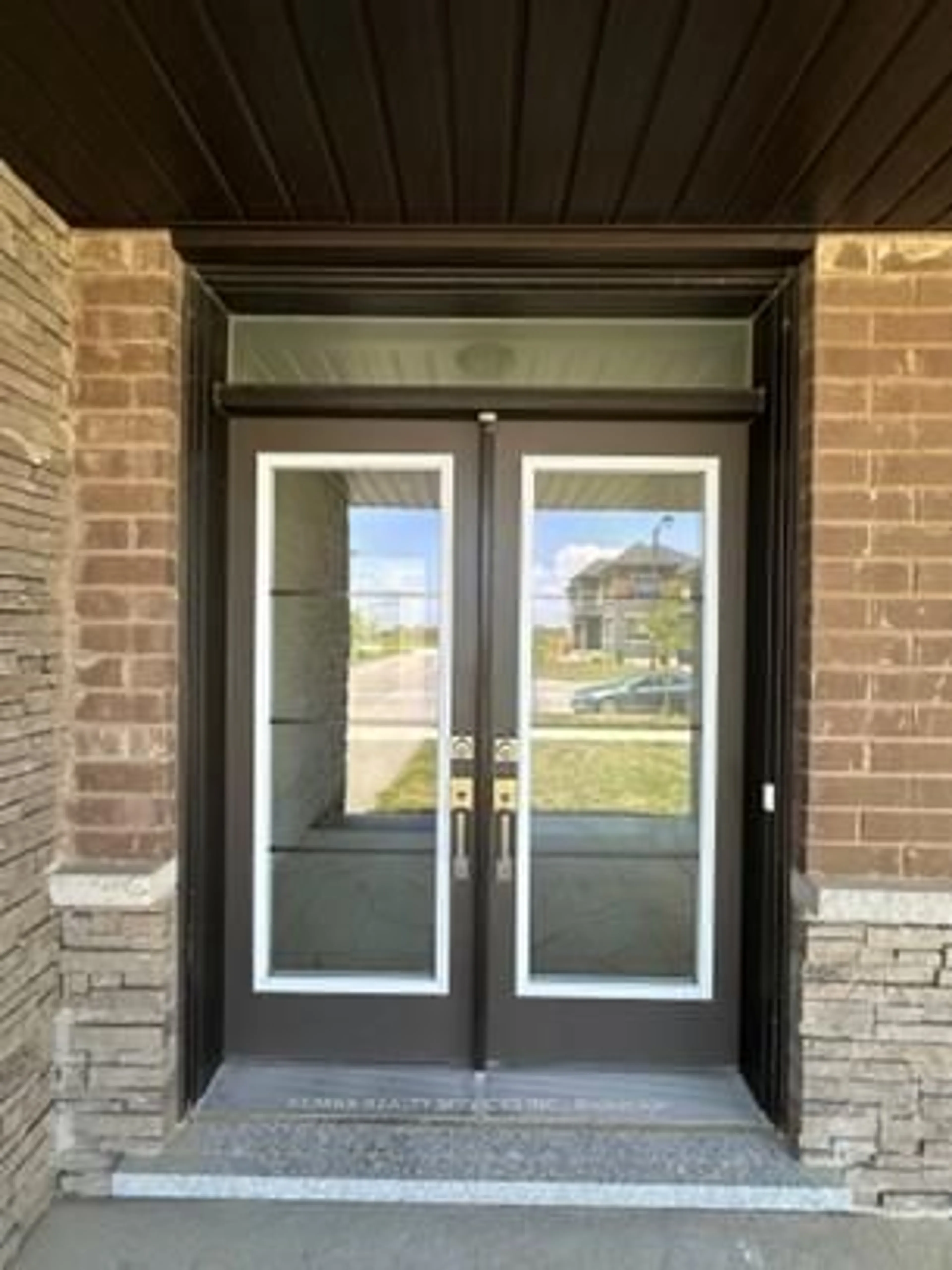 Indoor entryway for 112 David St, Haldimand Ontario N0A 1H0