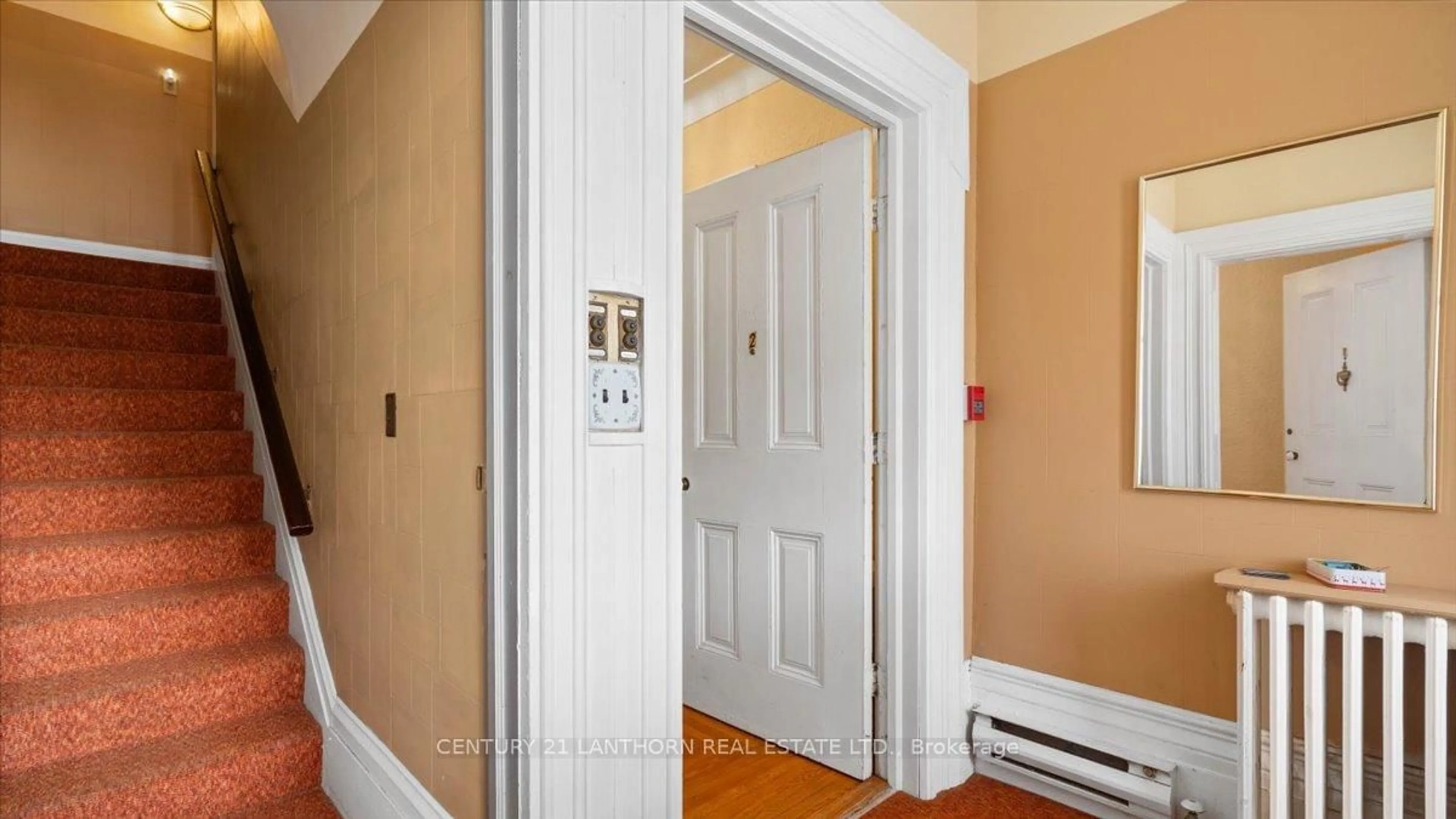 Indoor entryway for 35 King St, Prince Edward County Ontario K0K 2T0