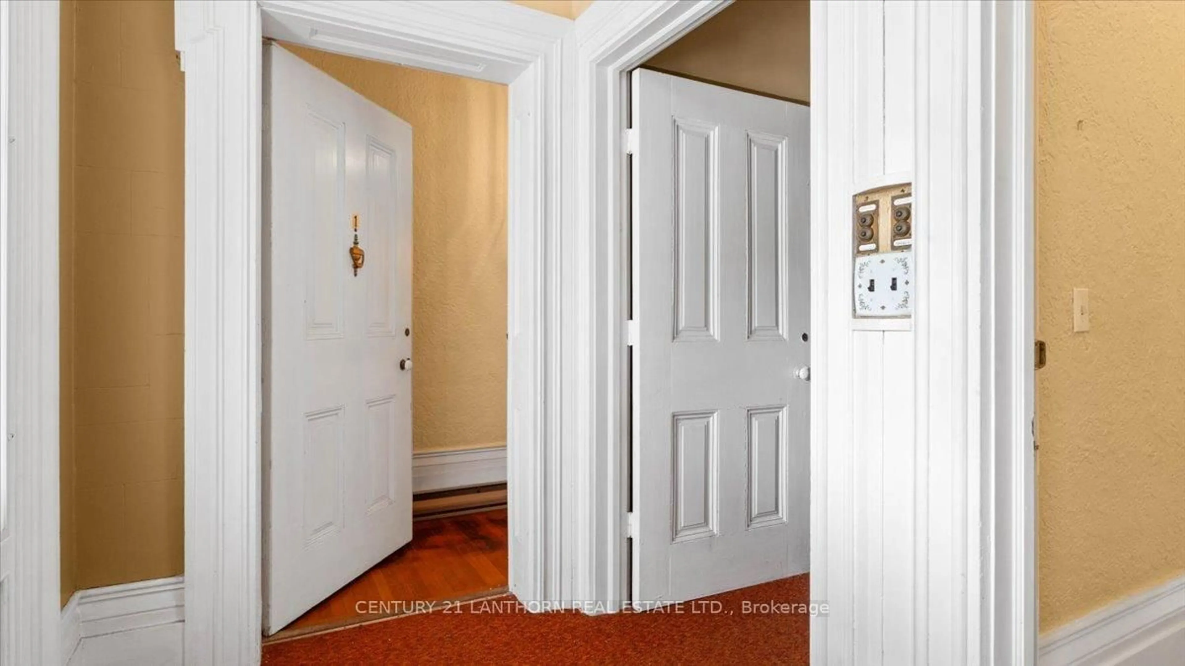 Indoor entryway for 35 King St, Prince Edward County Ontario K0K 2T0