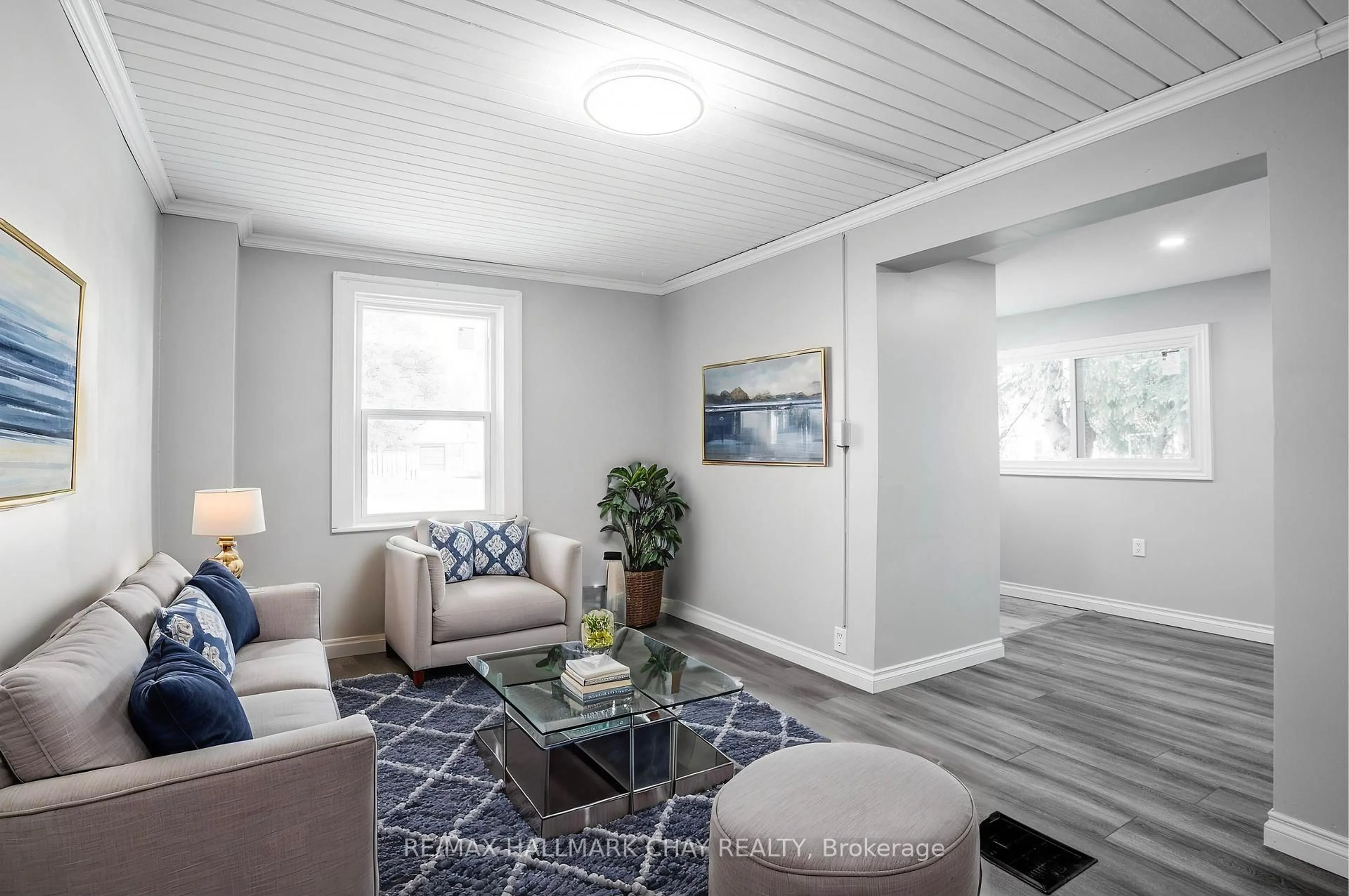 Living room with furniture, unknown for 635 First St, Gravenhurst Ontario P1P 1K1