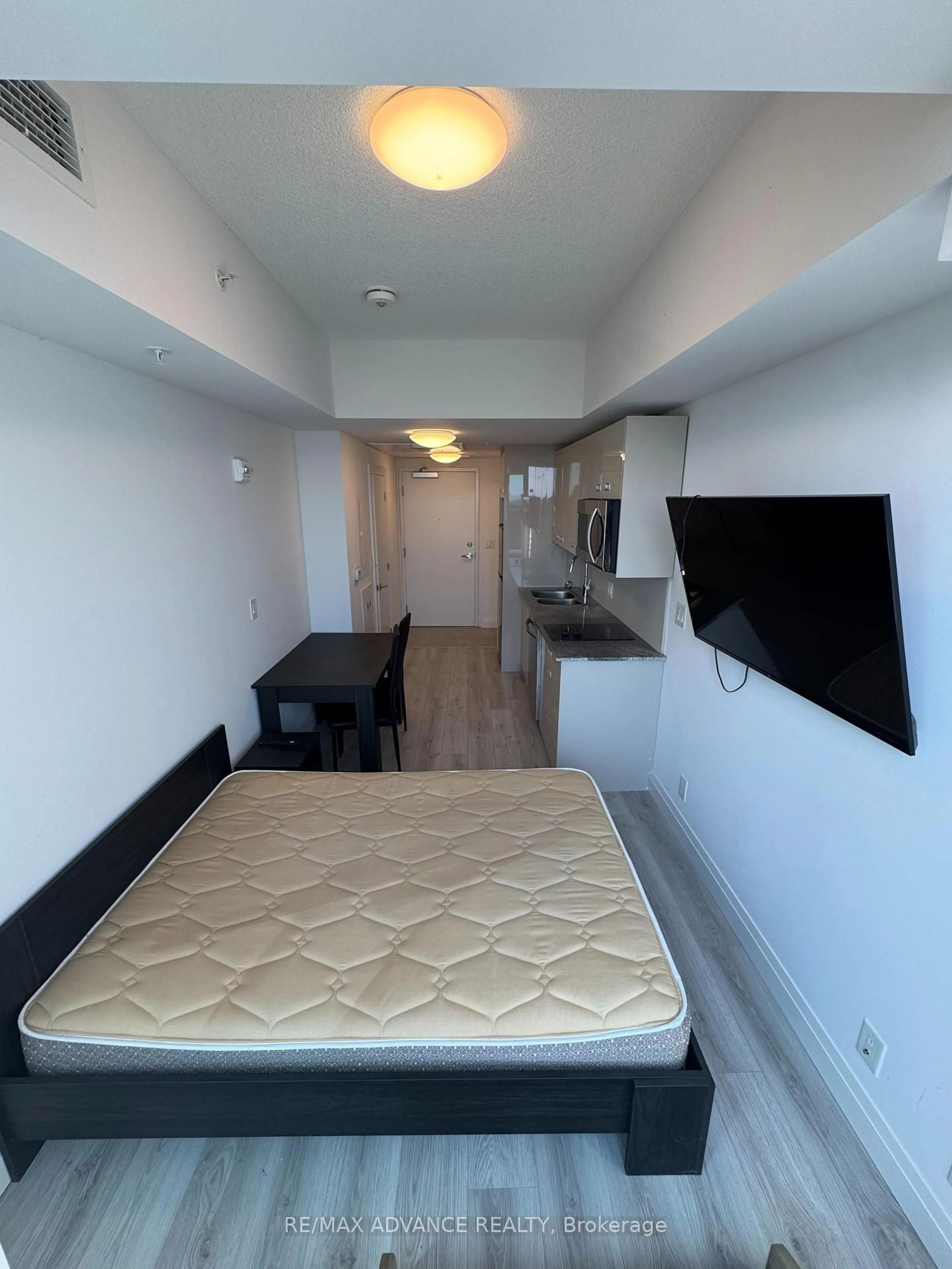 A pic of a room for 652 Princess St #902, Kingston Ontario K7L 1E5