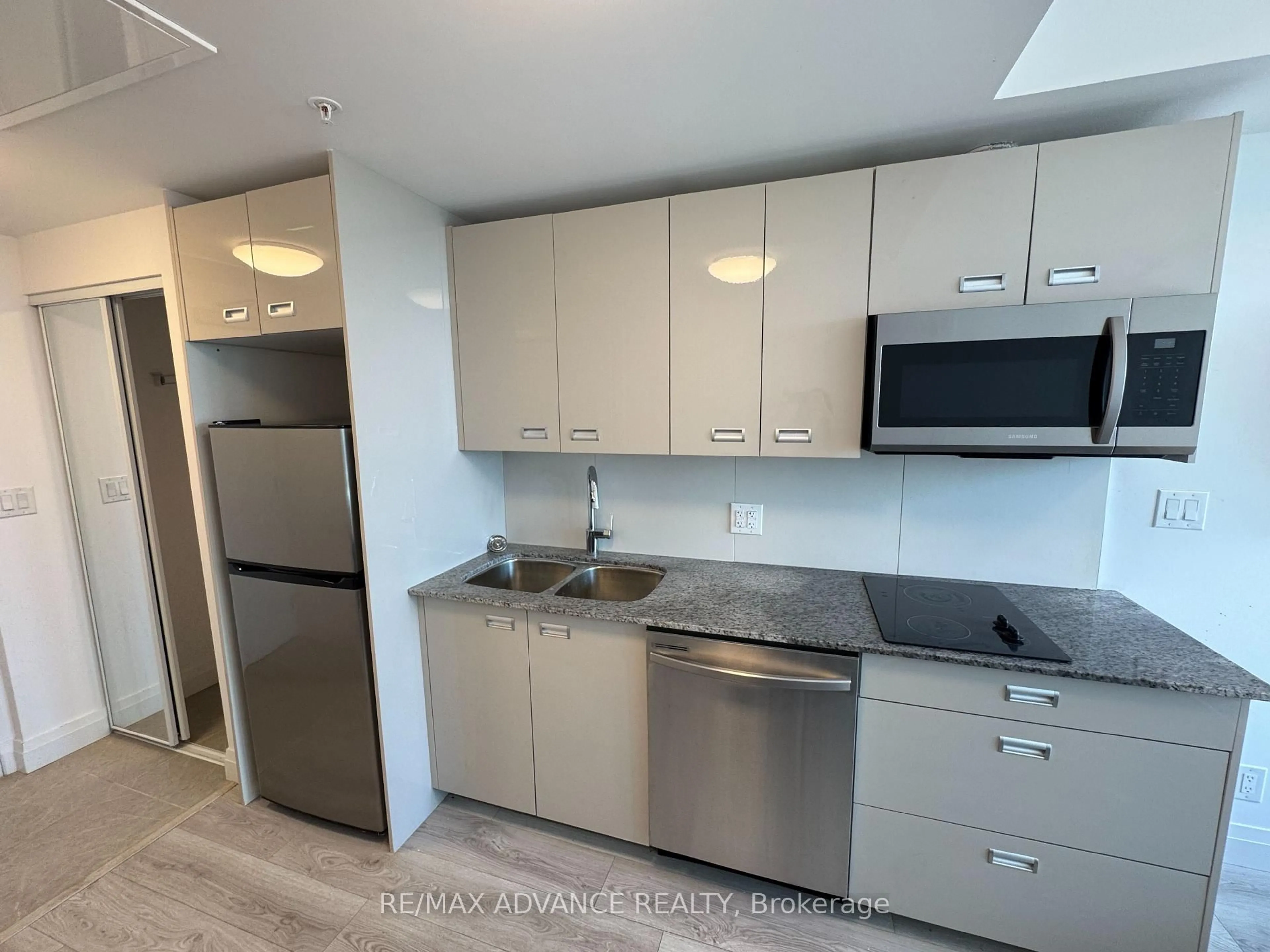 Standard kitchen, unknown for 652 Princess St #902, Kingston Ontario K7L 1E5