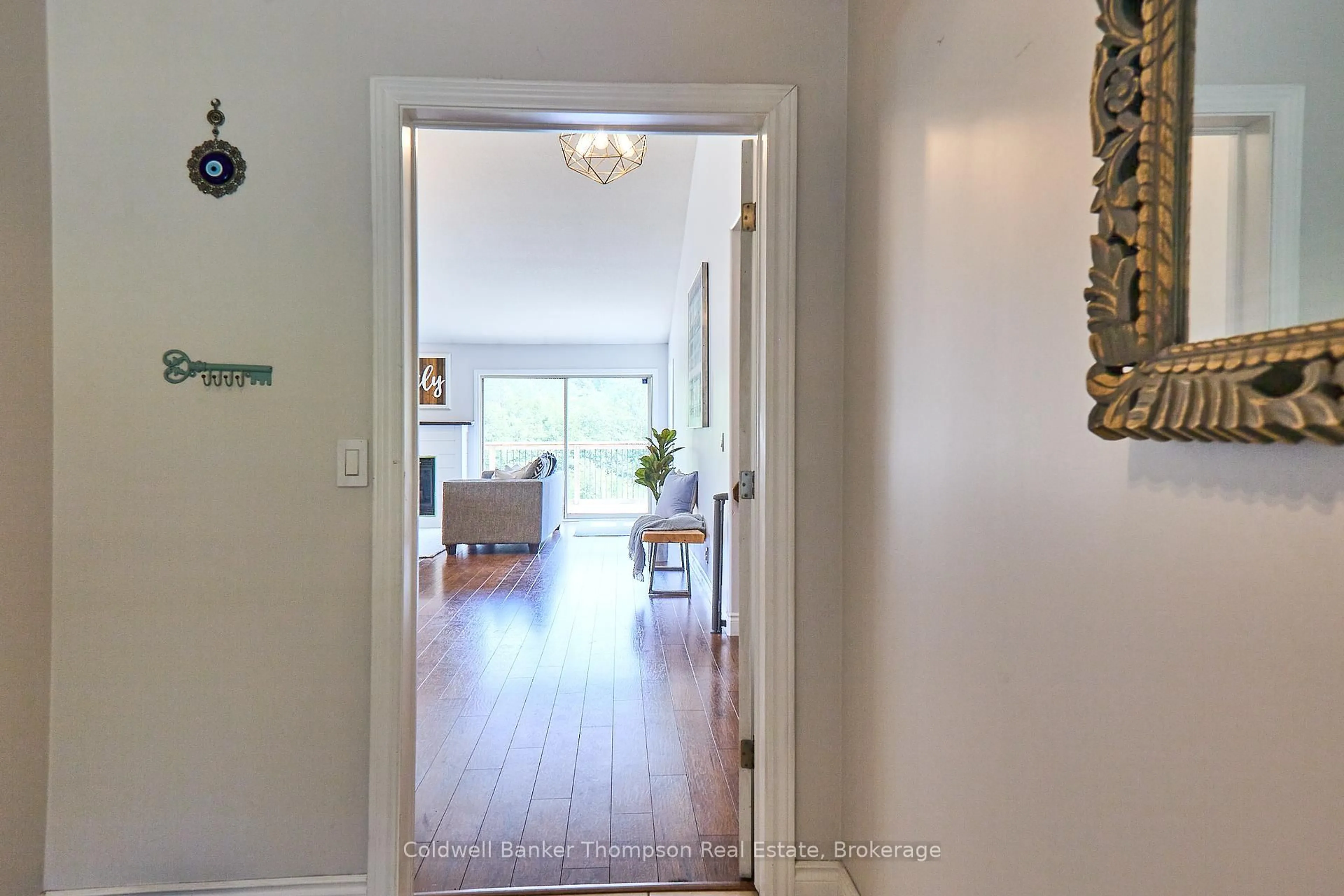 Indoor entryway for 11 Thomas Cres, Huntsville Ontario P1H 2M3