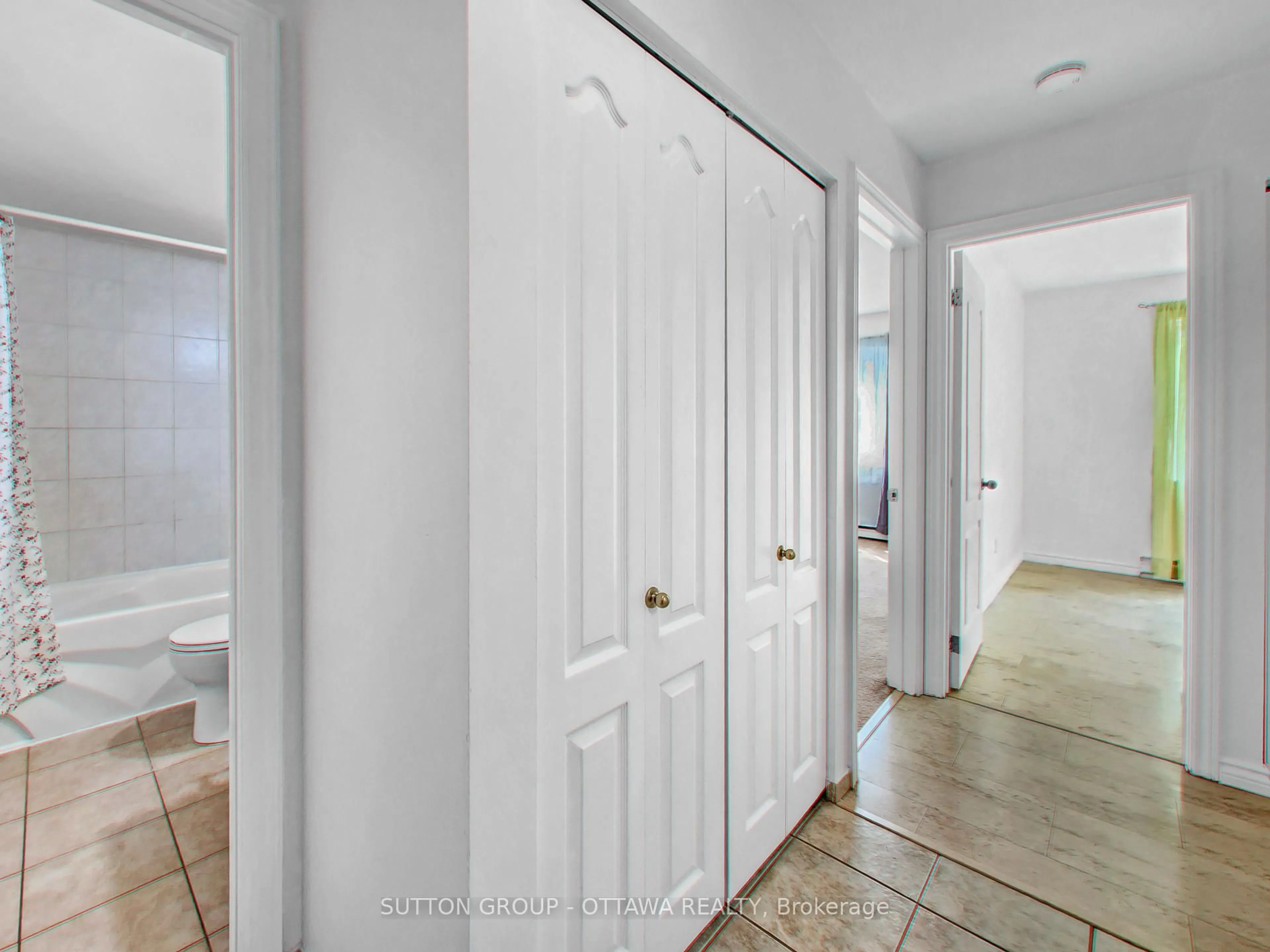Indoor entryway for 2044 Arrowsmith Dr #202A, Ottawa Ontario K1J 7V8