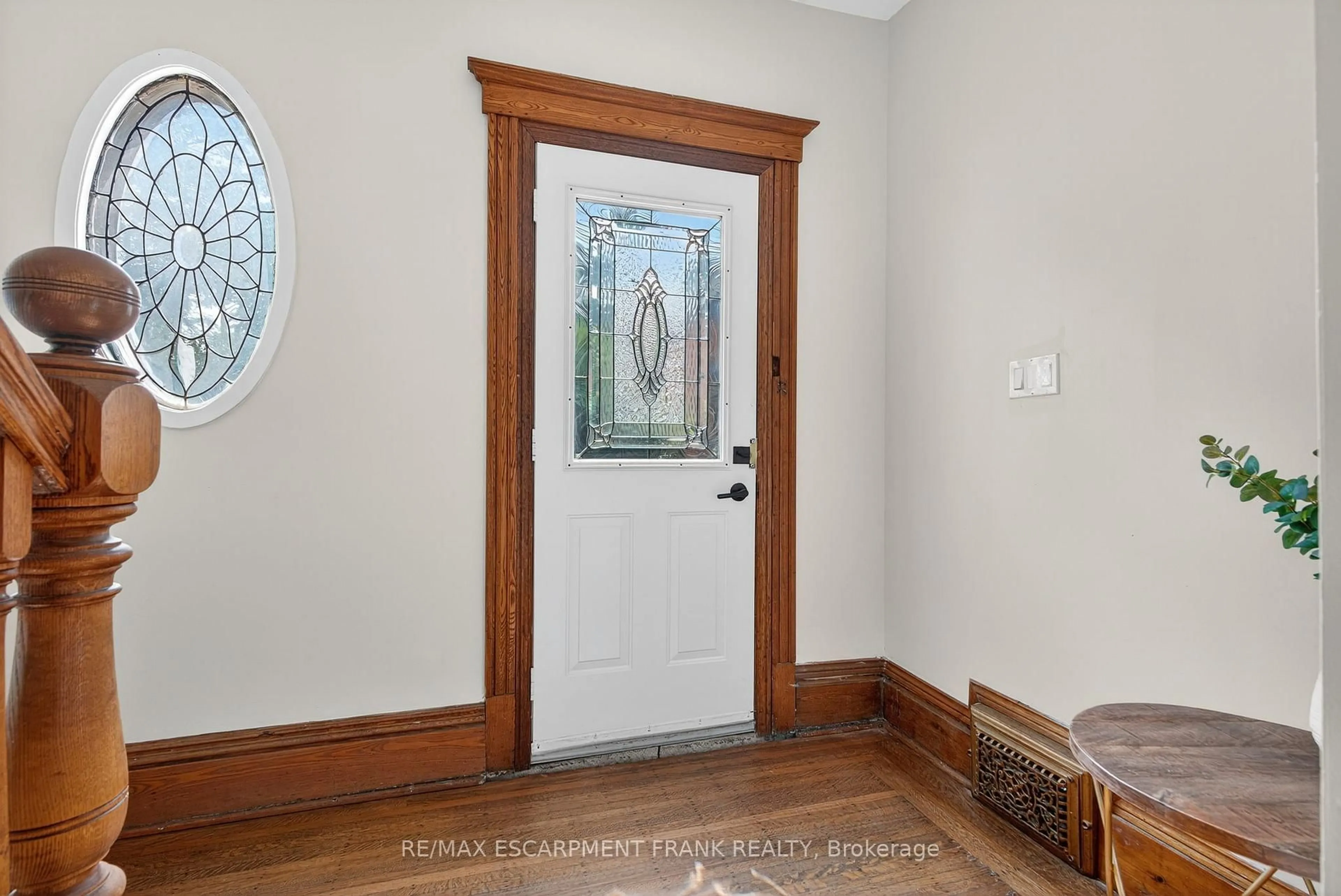 Indoor entryway for 84 RAY St, Hamilton Ontario L8P 3V7